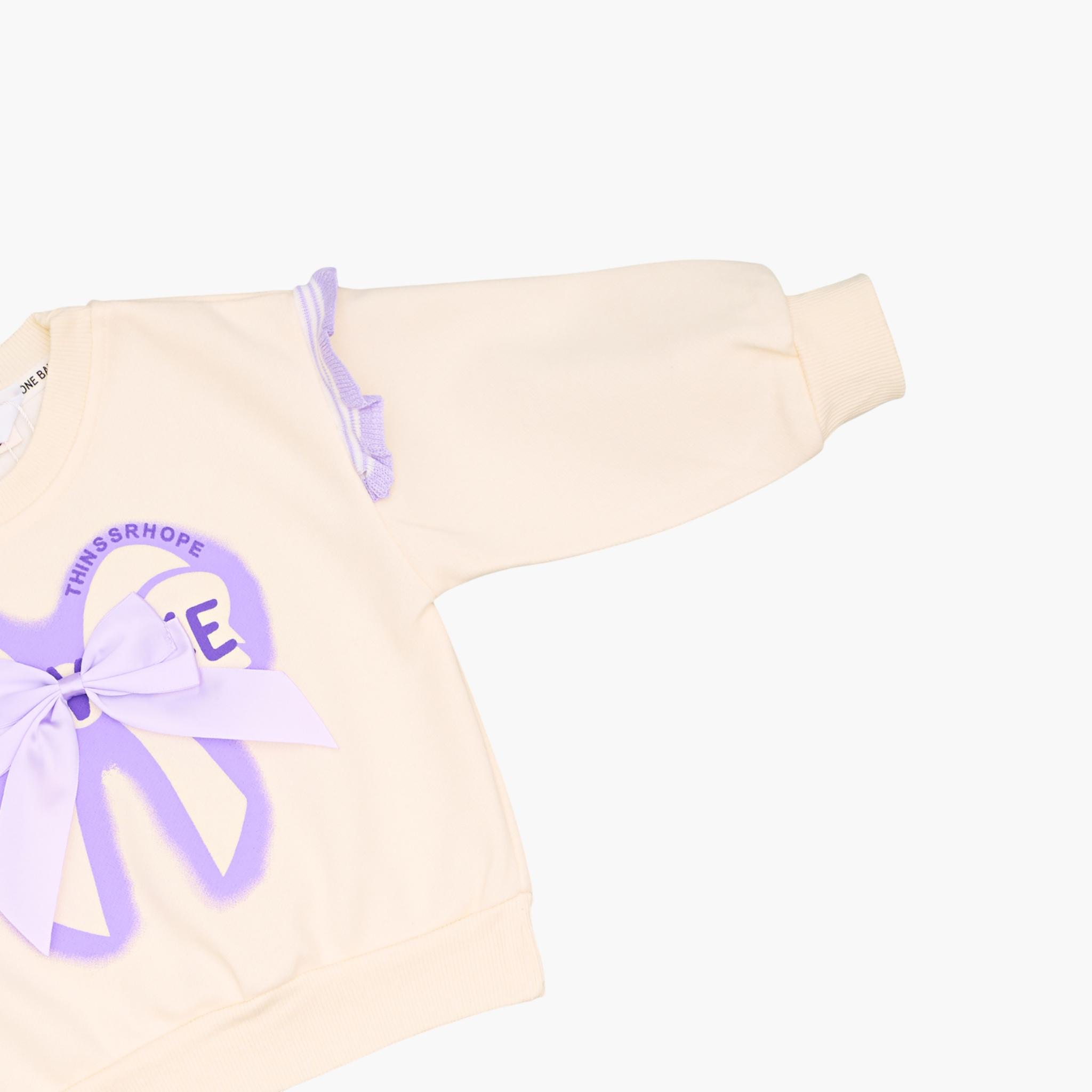 طقم من قطعتين: سويت شيرت مطبوع بتفاصيل فيونكة مع بنطال رياضي من بيبيكلو-girls-clothing-setsandcoords-image-6