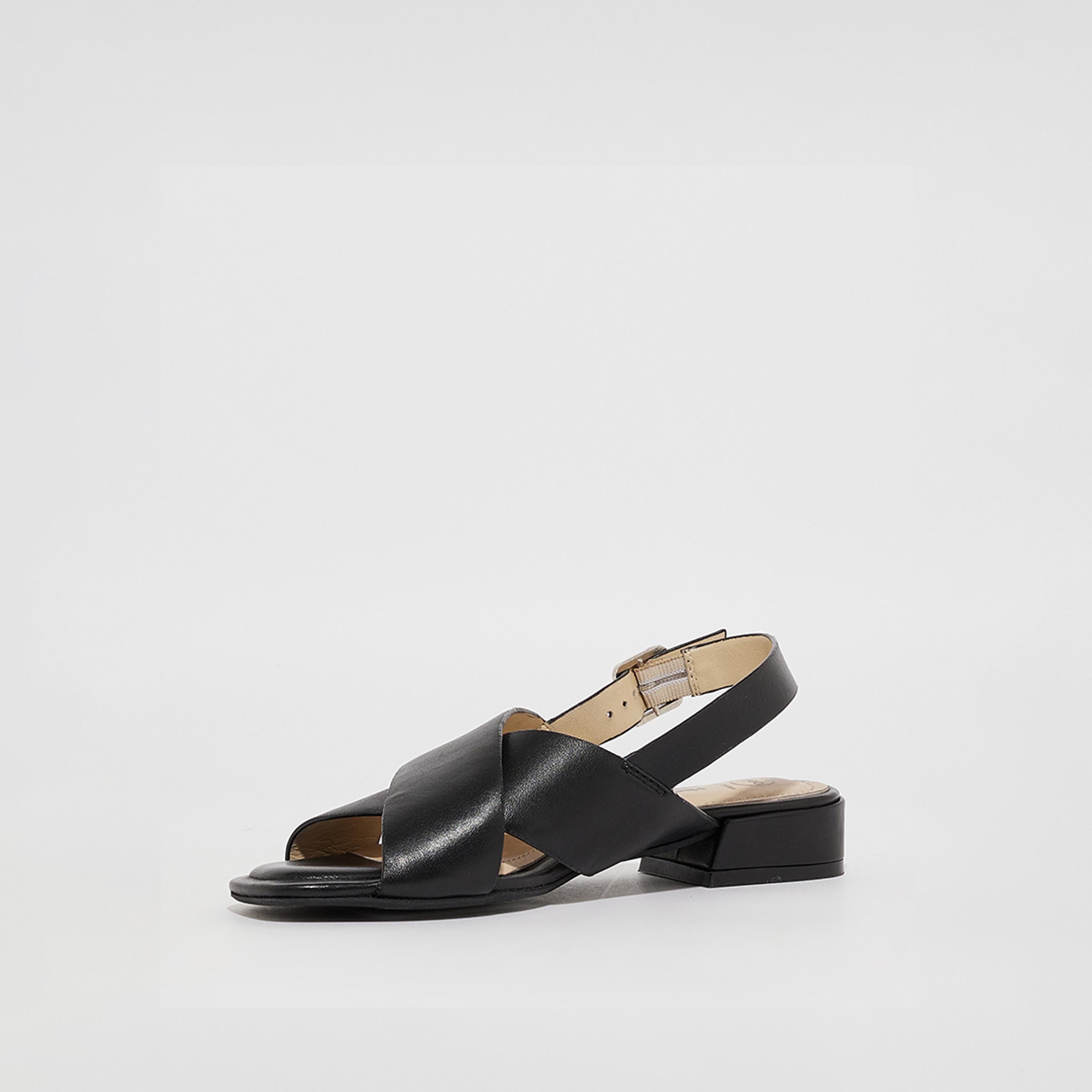 هاش بابيز- صندل للنساء بإبزيم تشارلوت بحزام | 78884-001-women-shoes-heels-image-2