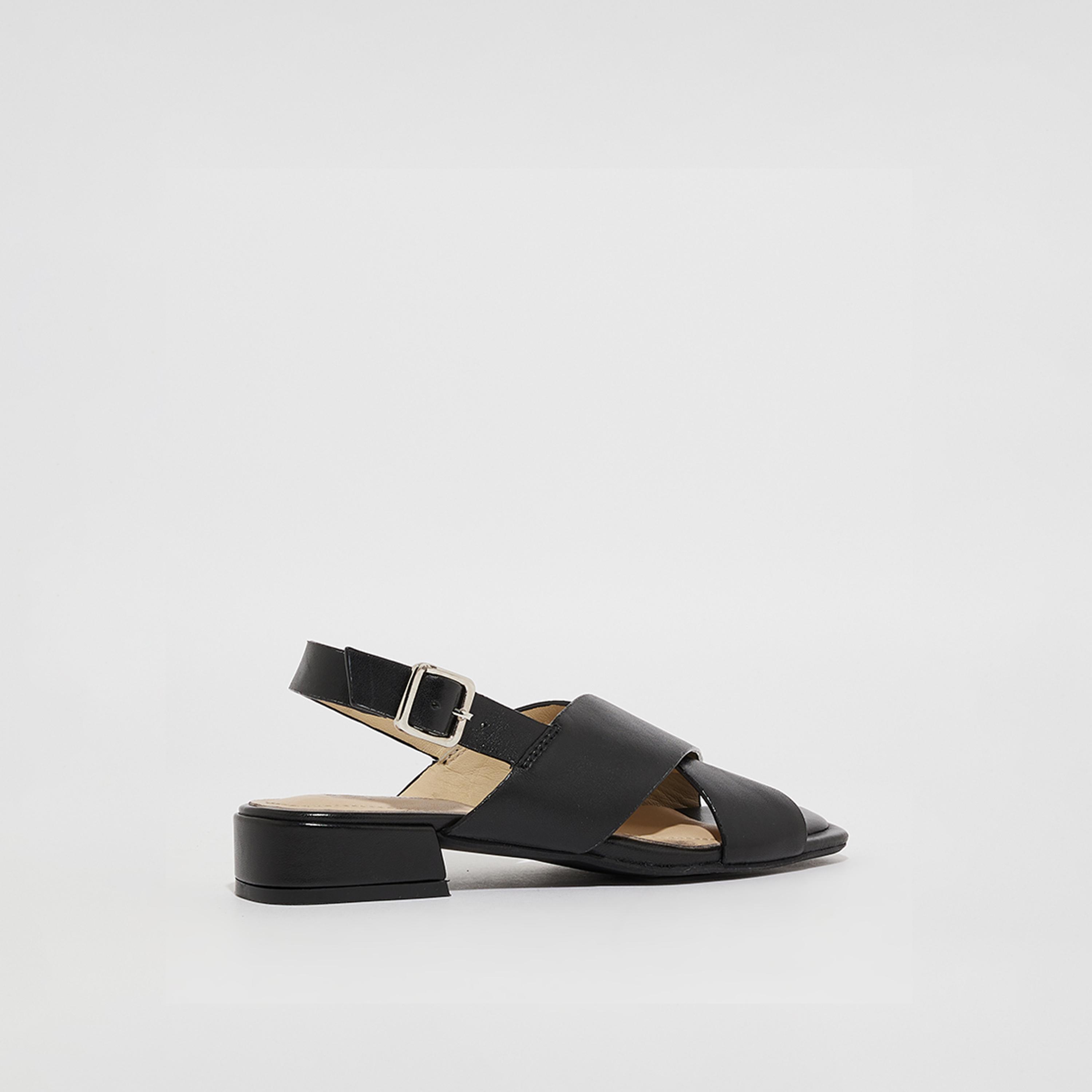 هاش بابيز- صندل للنساء بإبزيم تشارلوت بحزام | 78884-001-women-shoes-heels-image-3