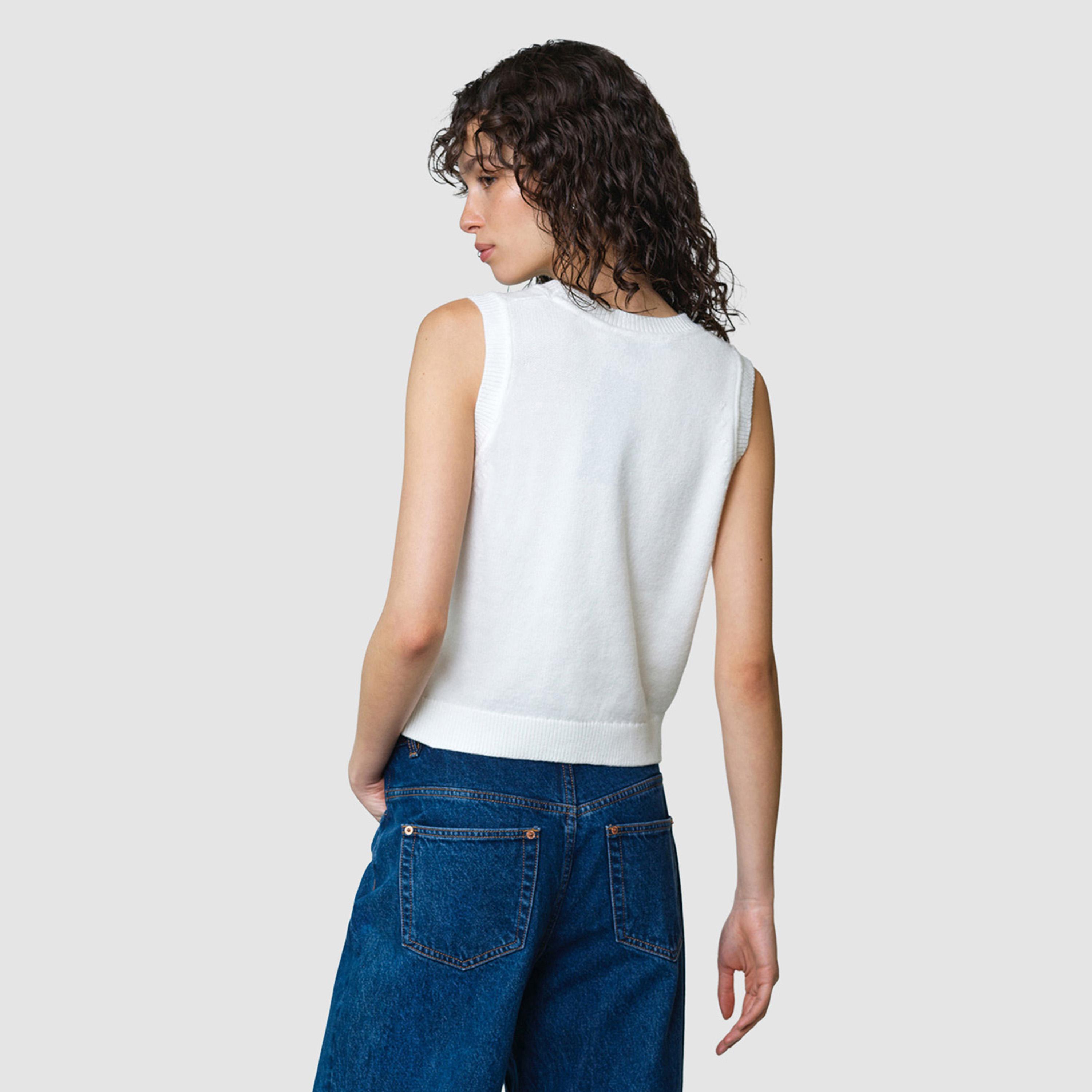 بلوزة محبوكة "تانك" نسائية بزهور بارزة لون أبيض من فرينش كونكشن-women-clothing-shirtsandblouses-blouses-image-3