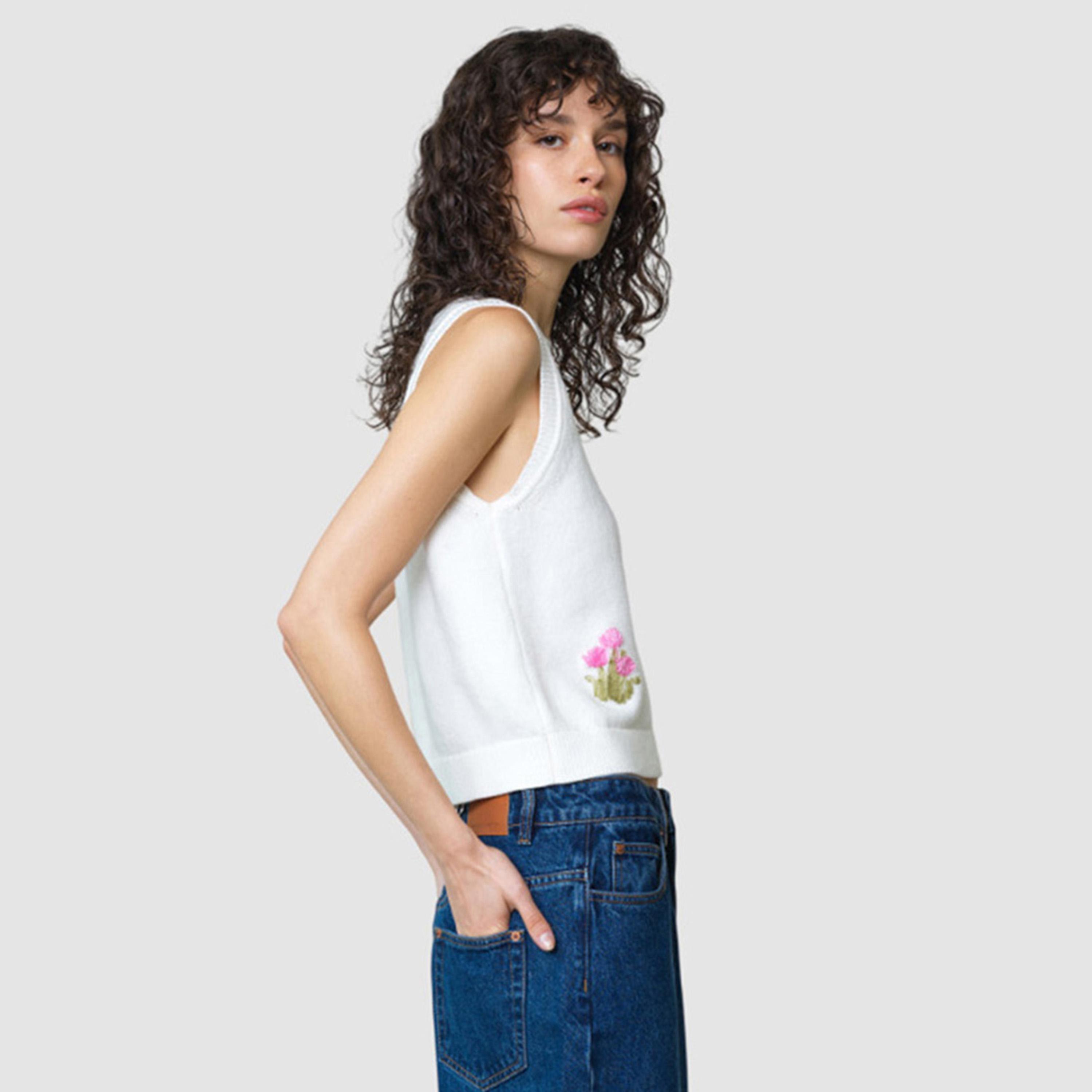 بلوزة محبوكة "تانك" نسائية بزهور بارزة لون أبيض من فرينش كونكشن-women-clothing-shirtsandblouses-blouses-image-4