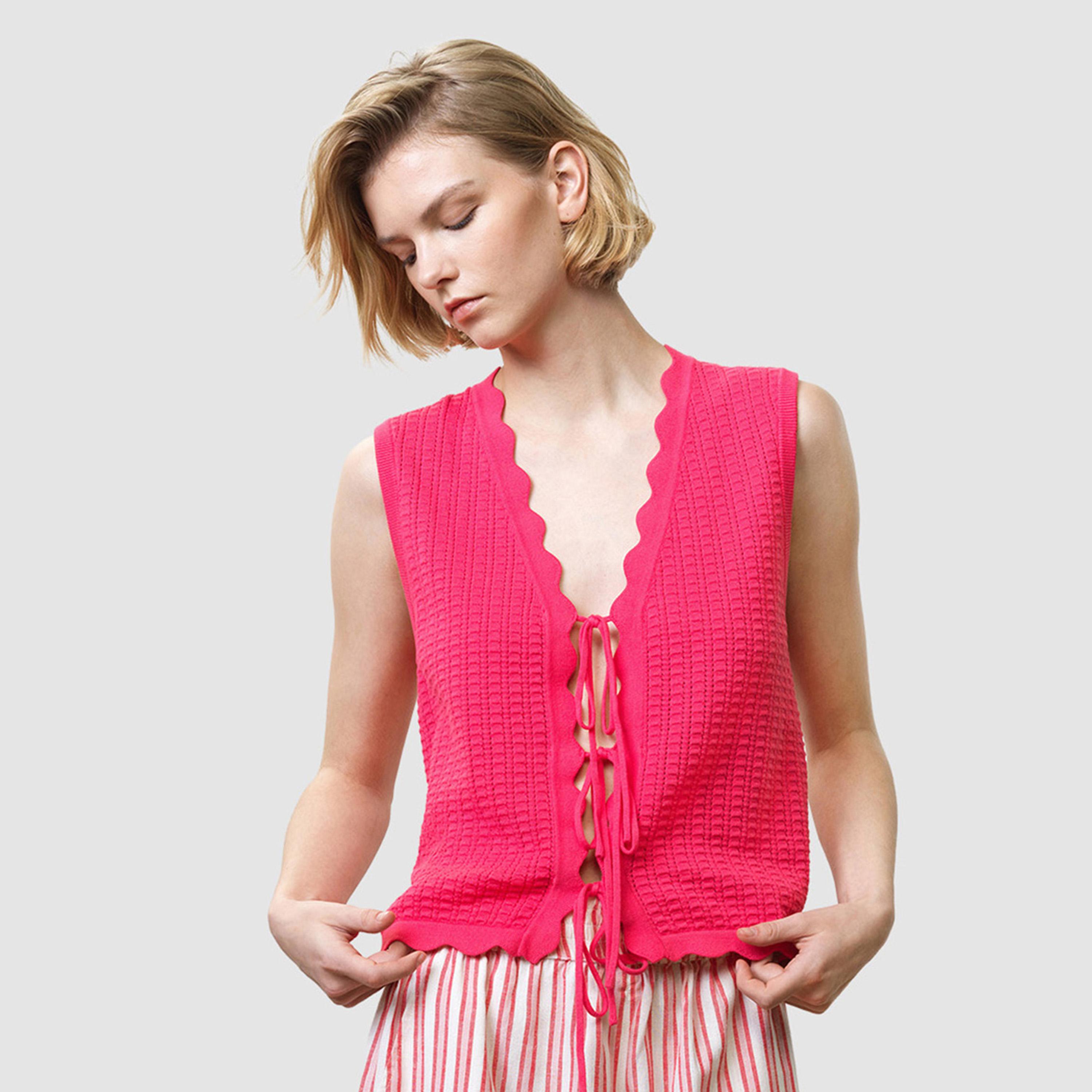 فيست محبوك نسائي قطن بقماش بارز لون وردي من فرينش كونكشن-women-clothing-shirtsandblouses-blouses-image-4