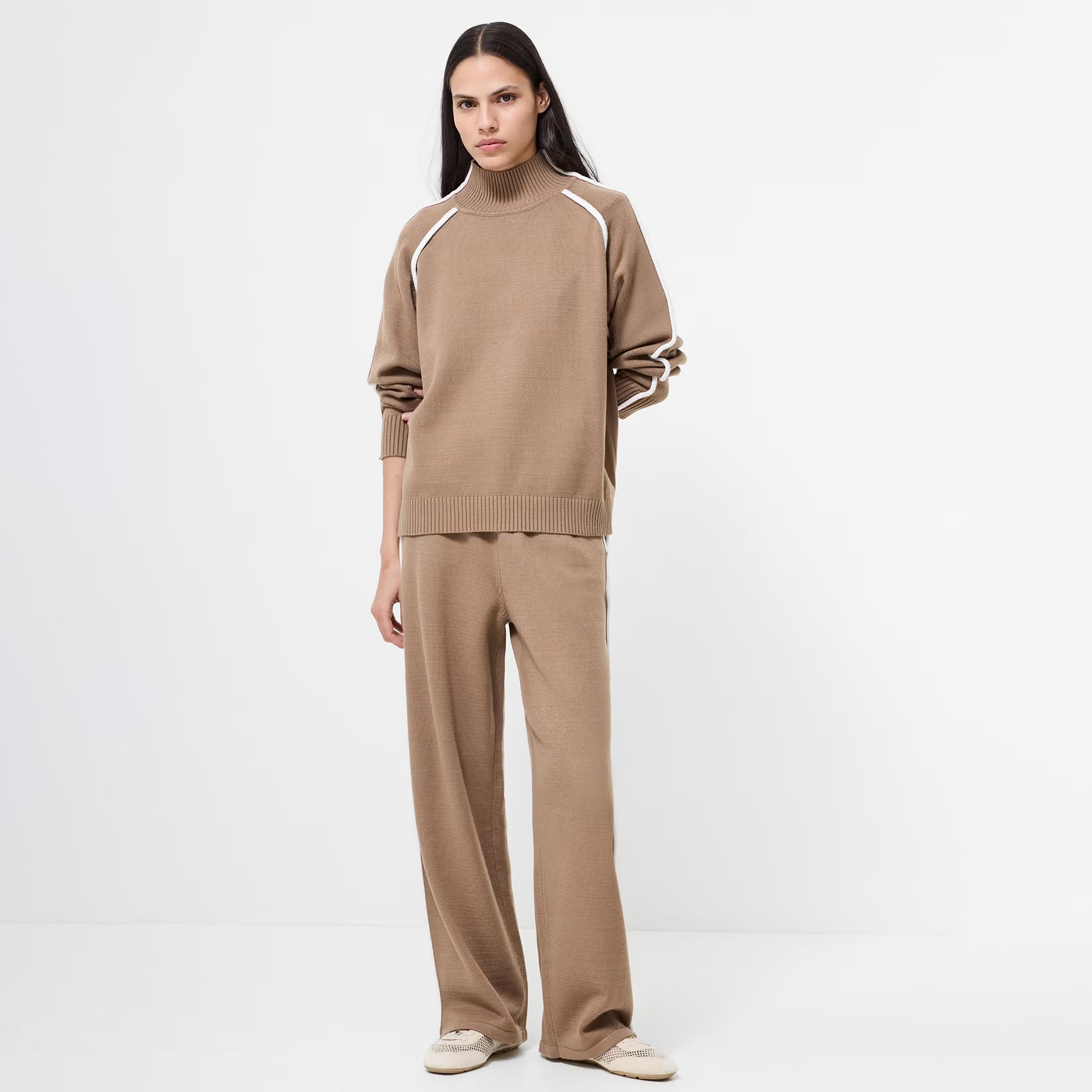 بلوفر حريمي بأكمام راجلان وفتحة رقبة عالية مع أطراف متباينة اللون من فرينش كونكشن-women-winterwear-cardigansandjumpers-jumpers-image-2