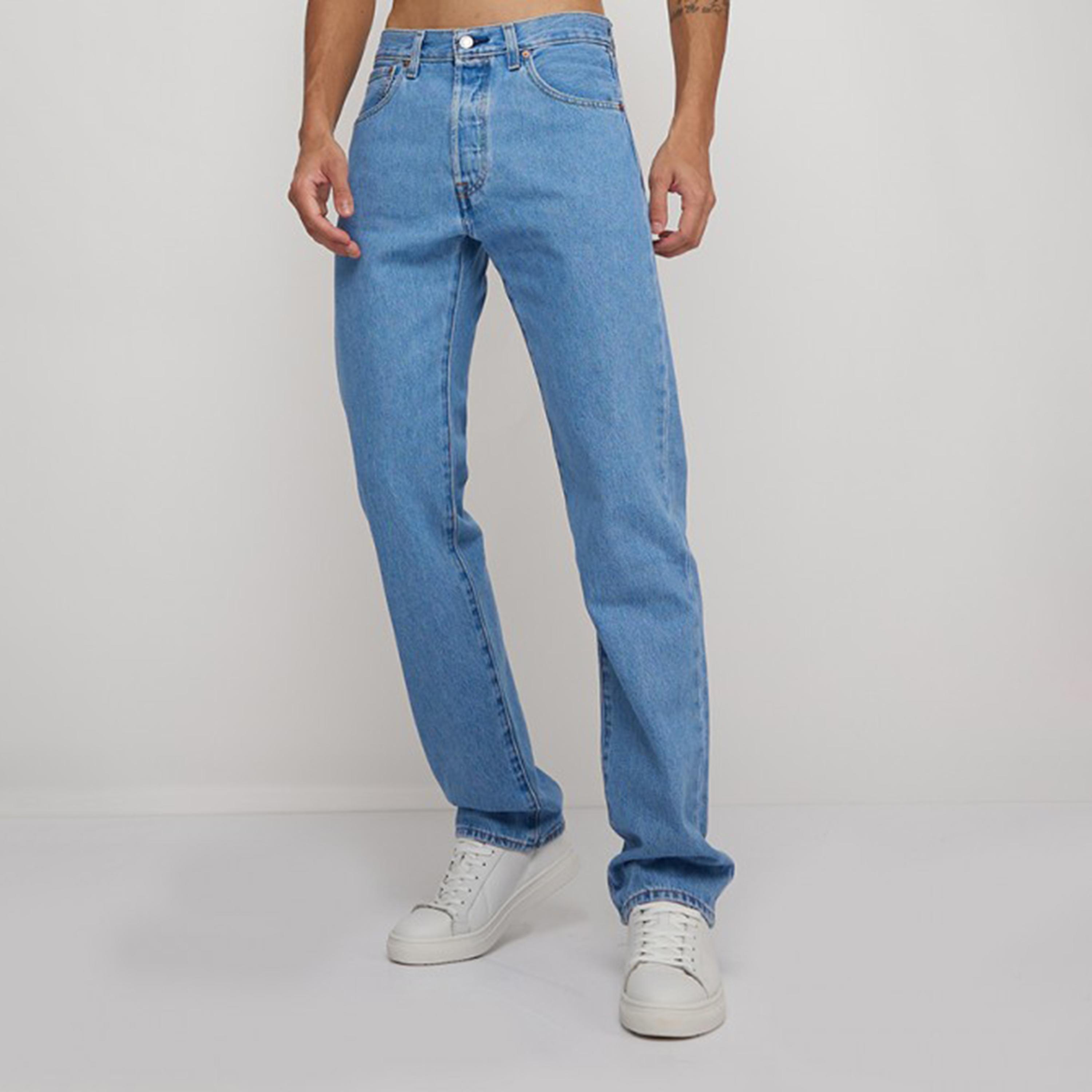 بنطال جينز من ليفايز 501 بلون ازرق ذو قصة مستقيمة وجيب متوسط الارتفاع-men-clothing-bottoms-jeans-image-1
