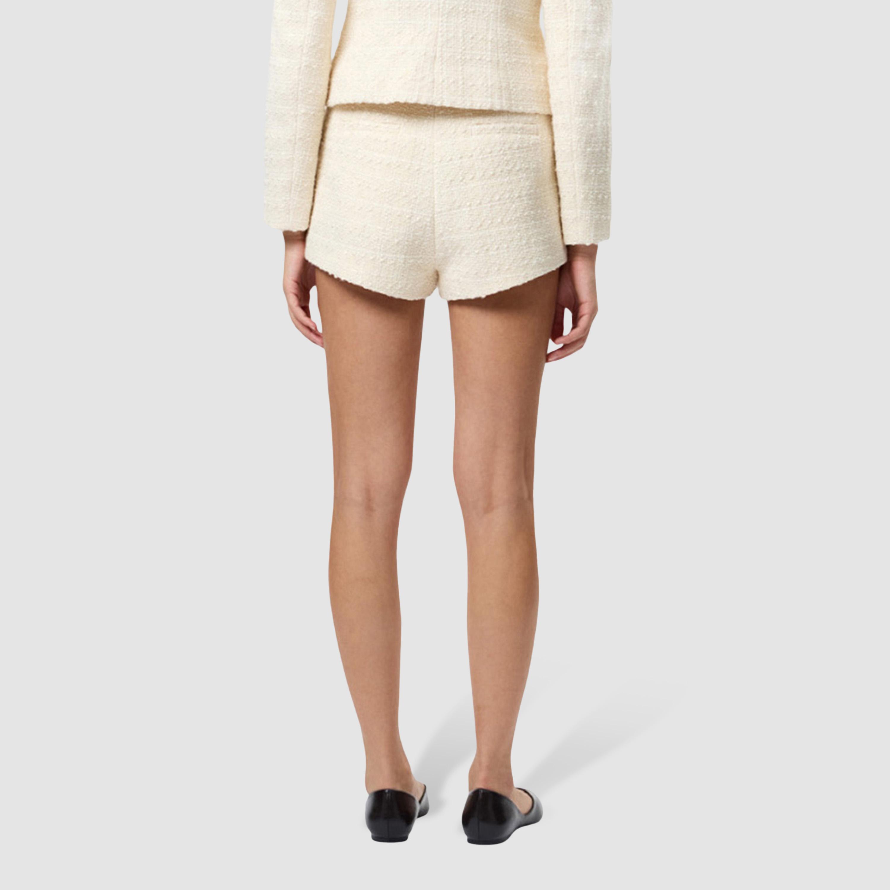شورت نسائي قماش تويد متماسك لون كريمي من فرينش كونكشن-women-clothing-bottoms-shorts-image-4