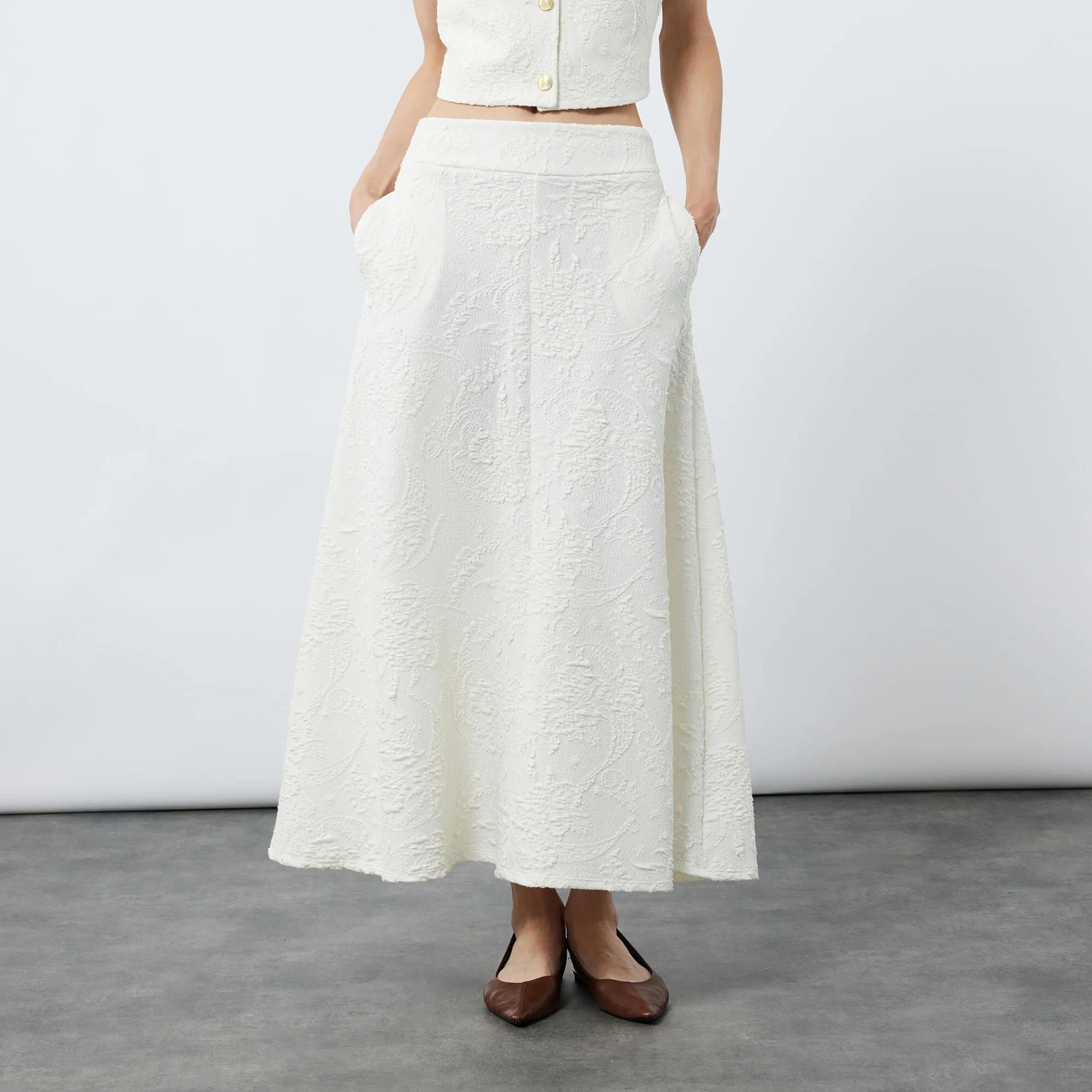 تنورة ماكسي حريمي بقصة A بملمس بارز باللون البيج من كوتون-women-clothing-skirts-image-1