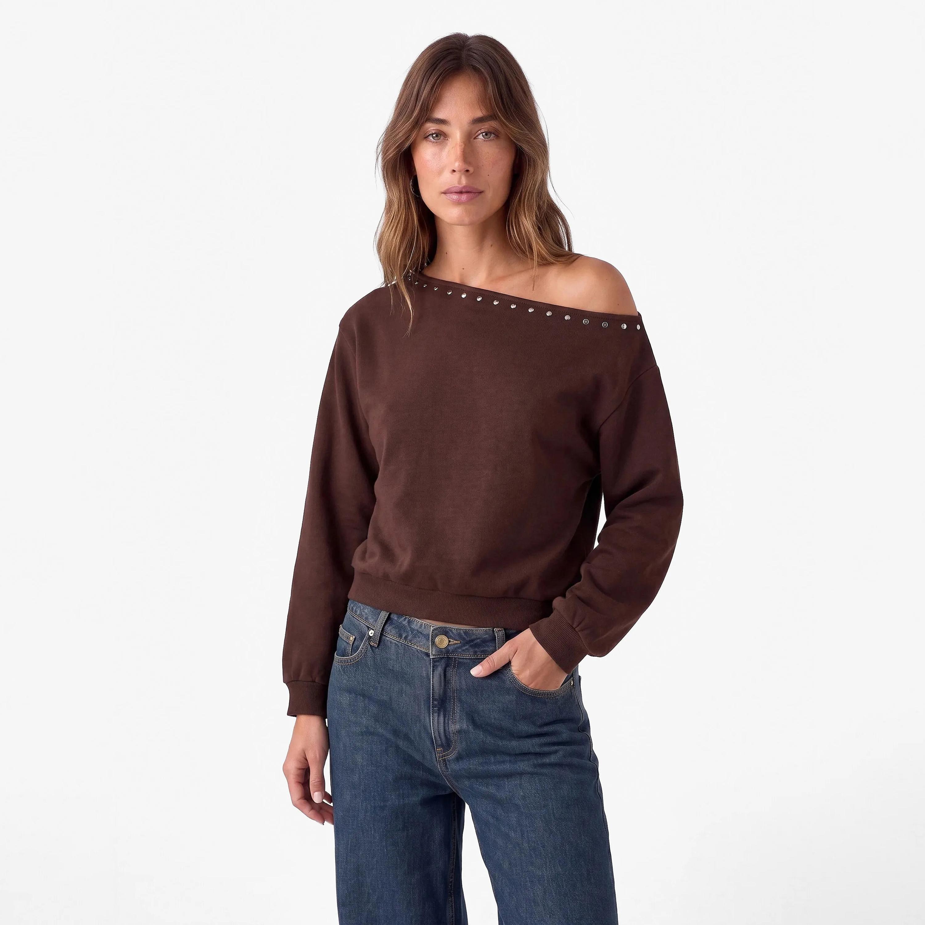 سويت شيرت حريمي بكتف واحد من قماش القطن باللون البني من كوتون-women-clothing-hoodiesandsweatshirts-sweatshirts-image-1