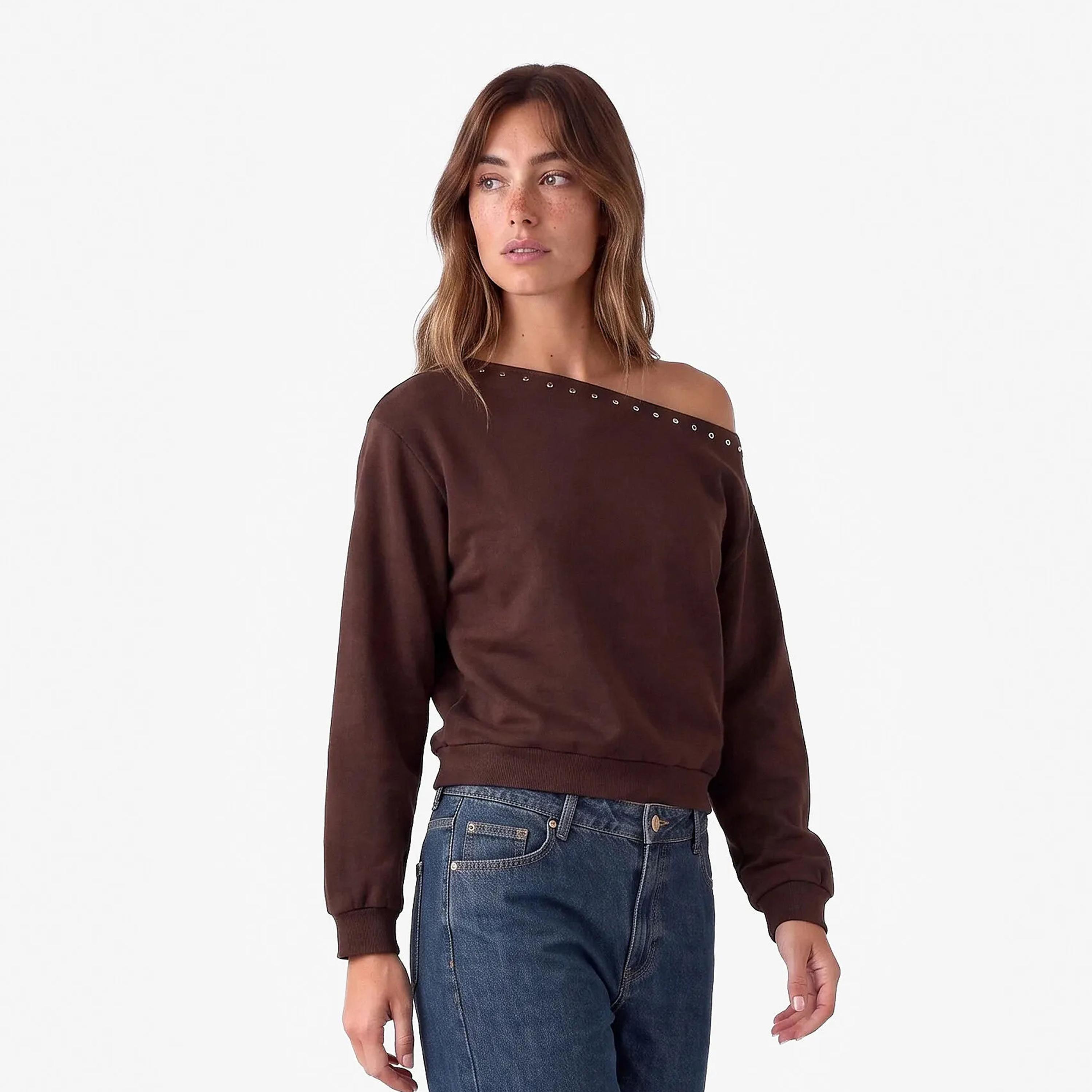سويت شيرت حريمي بكتف واحد من قماش القطن باللون البني من كوتون-women-clothing-hoodiesandsweatshirts-sweatshirts-image-3
