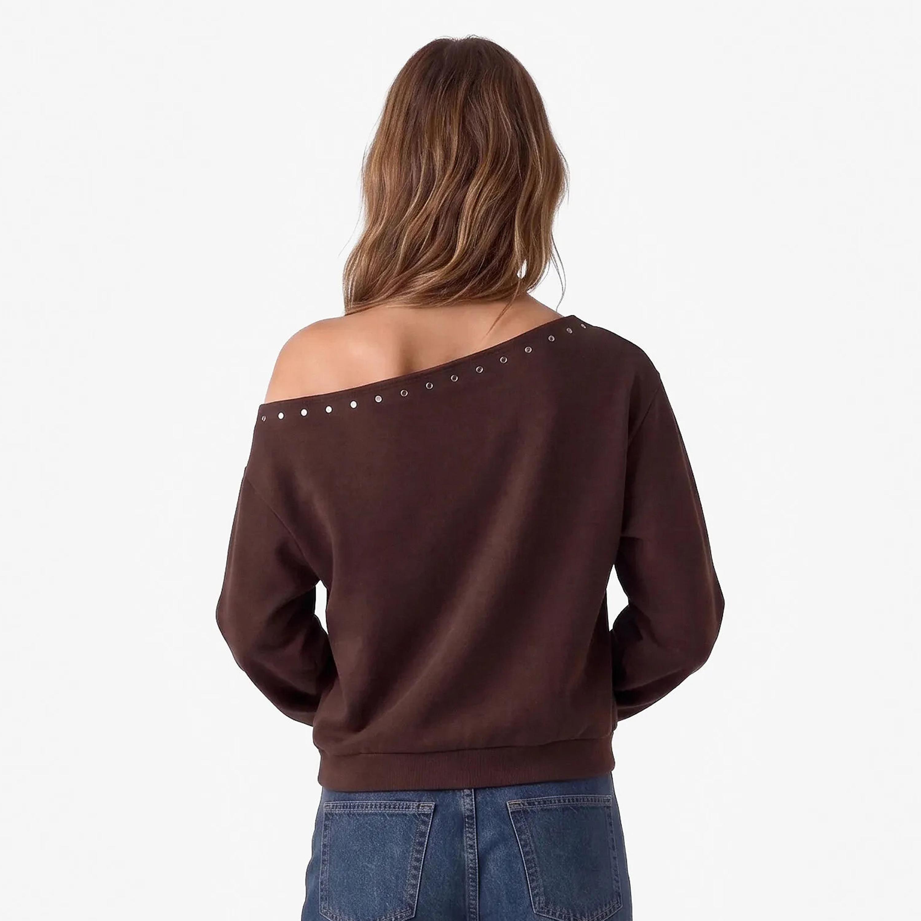 سويت شيرت حريمي بكتف واحد من قماش القطن باللون البني من كوتون-women-clothing-hoodiesandsweatshirts-sweatshirts-image-4