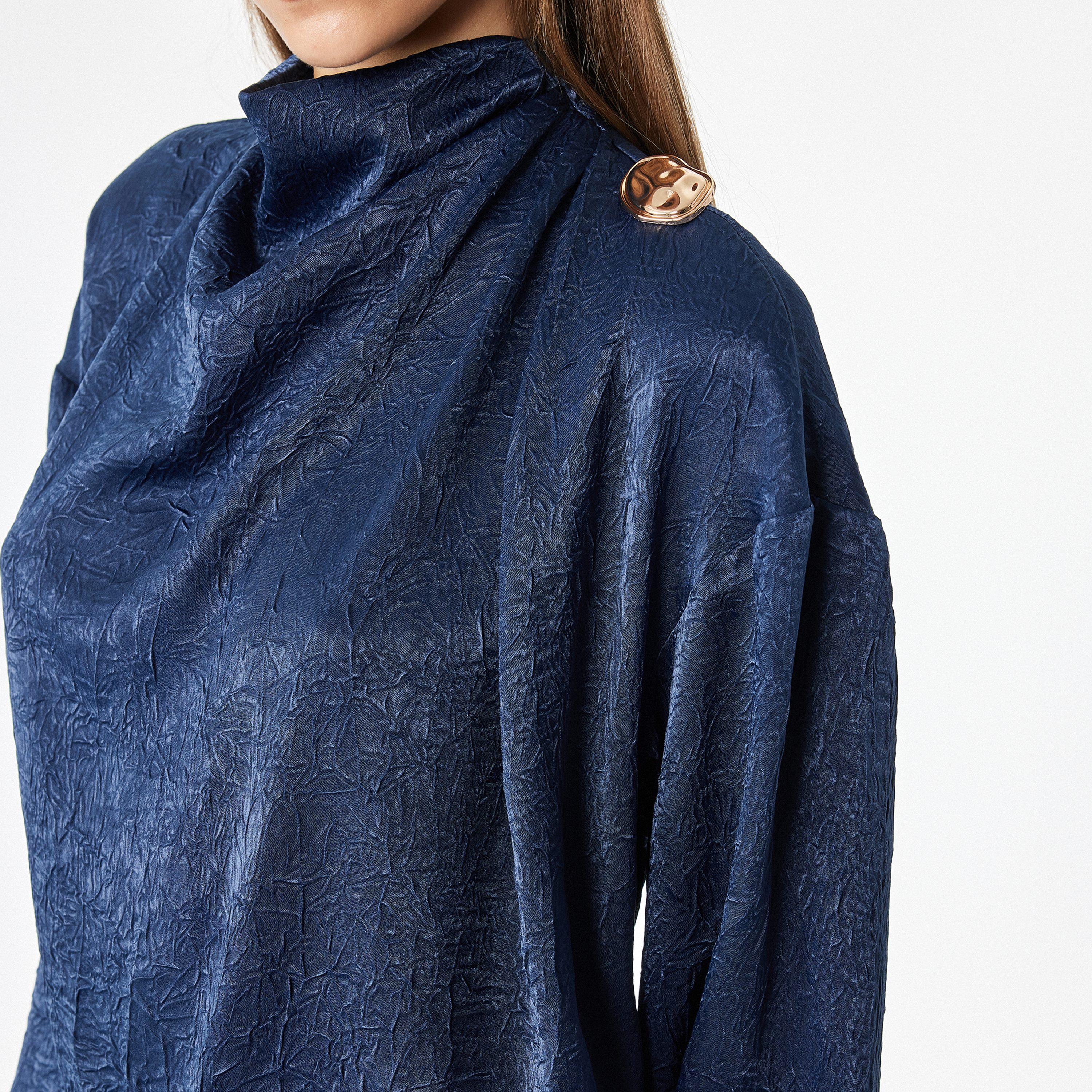 بلوزة حريمي بقماش مجعد وياقة متساقطة (كاول) وأكتاف مائلة باللون الأزرق من كوتون-women-clothing-shirtsandblouses-blouses-image-4