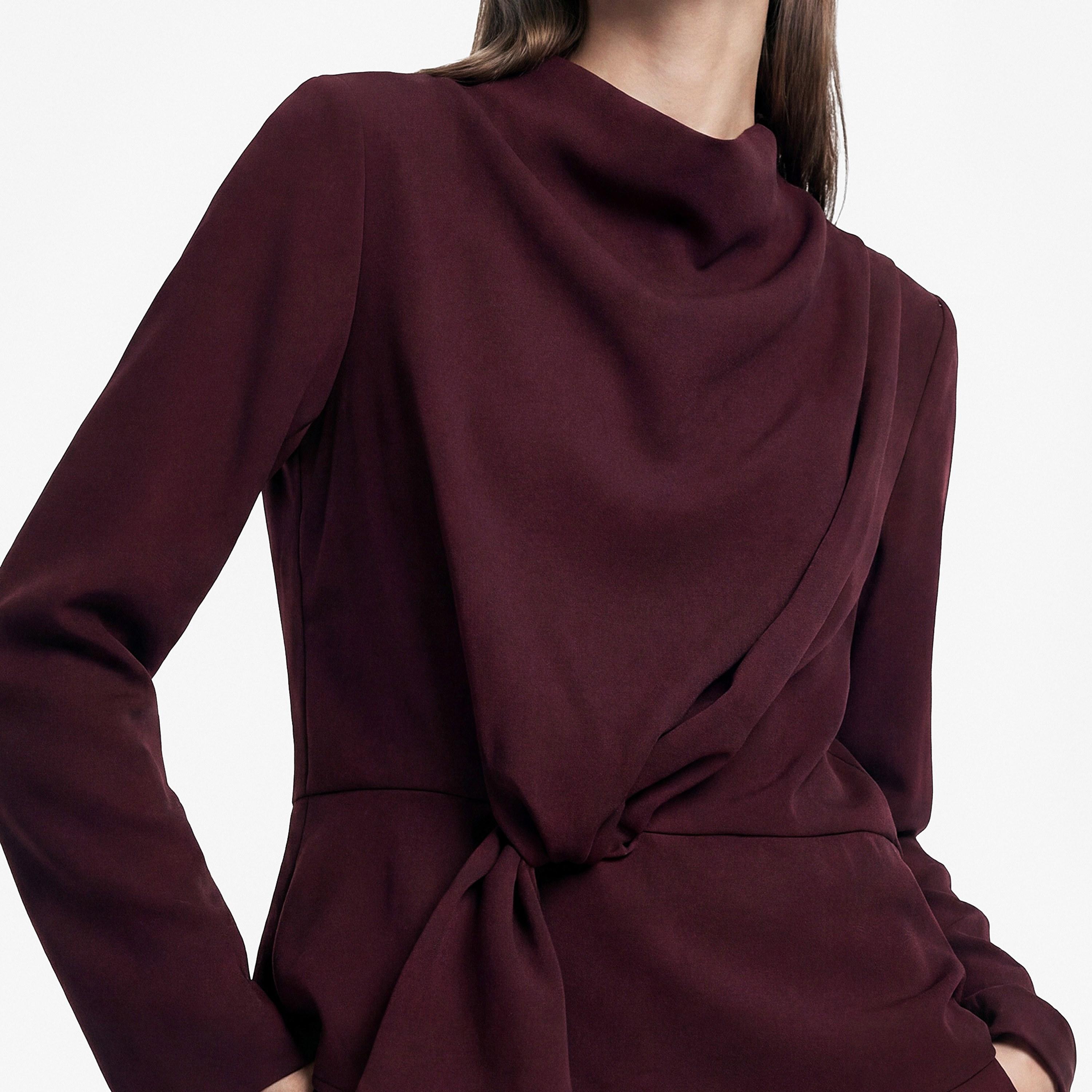 بلوزة حريمي بياقة متساقطة (كاول) باللون الخمرّي من كوتون-women-clothing-shirtsandblouses-blouses-image-4