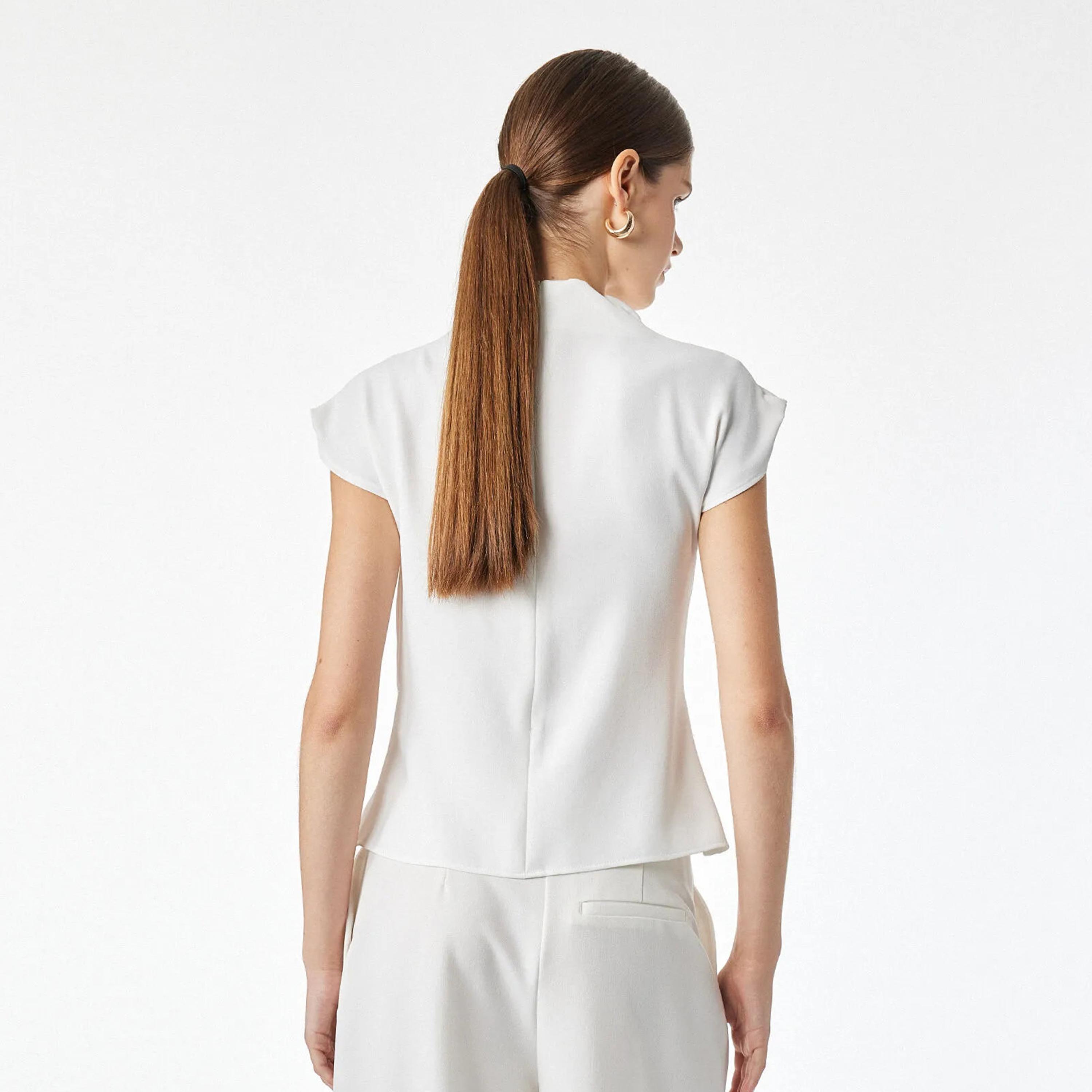 توب حريمي بياقة كول وأكمام كاب من كوتون-women-clothing-plussize-shirtsandblouses-blouses-image-4