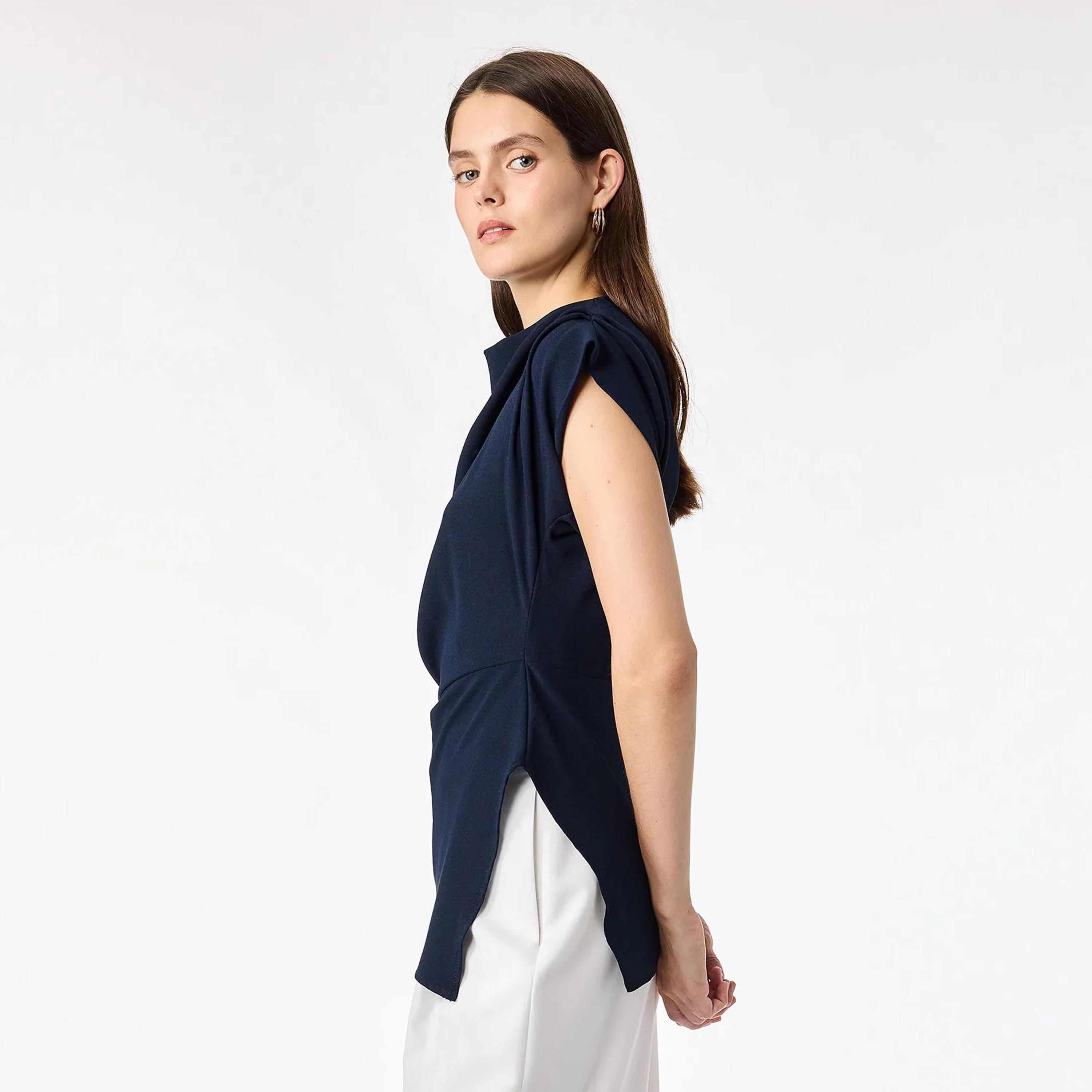توب حريمي قماش قطن بفتحة رقبة كاول من كوتون-women-clothing-shirtsandblouses-blouses-image-3