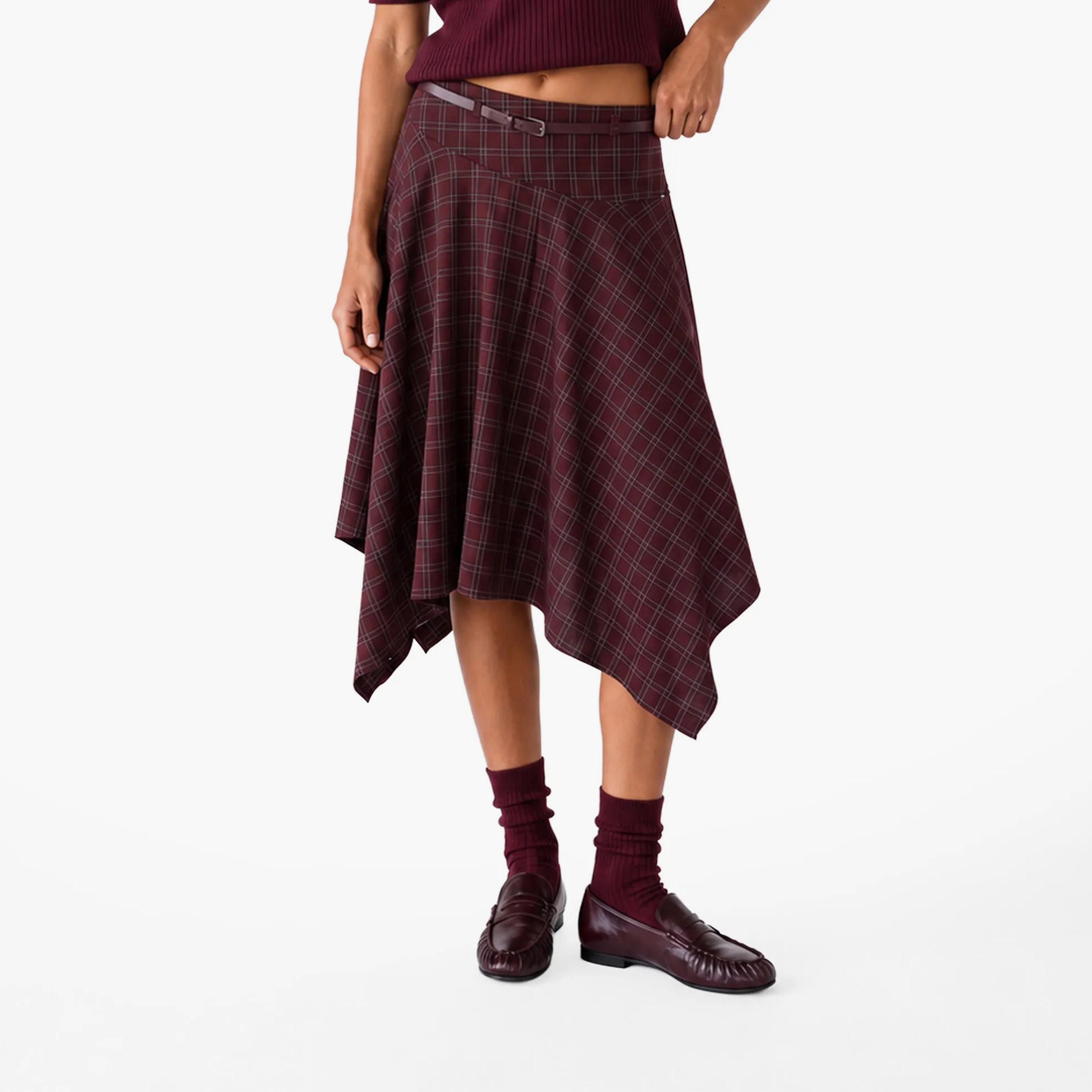 تنورة ميدي حريمي بنقشة الكاروهات وأطراف مموجة باللون العنابي من كوتون-women-clothing-skirts-image-1