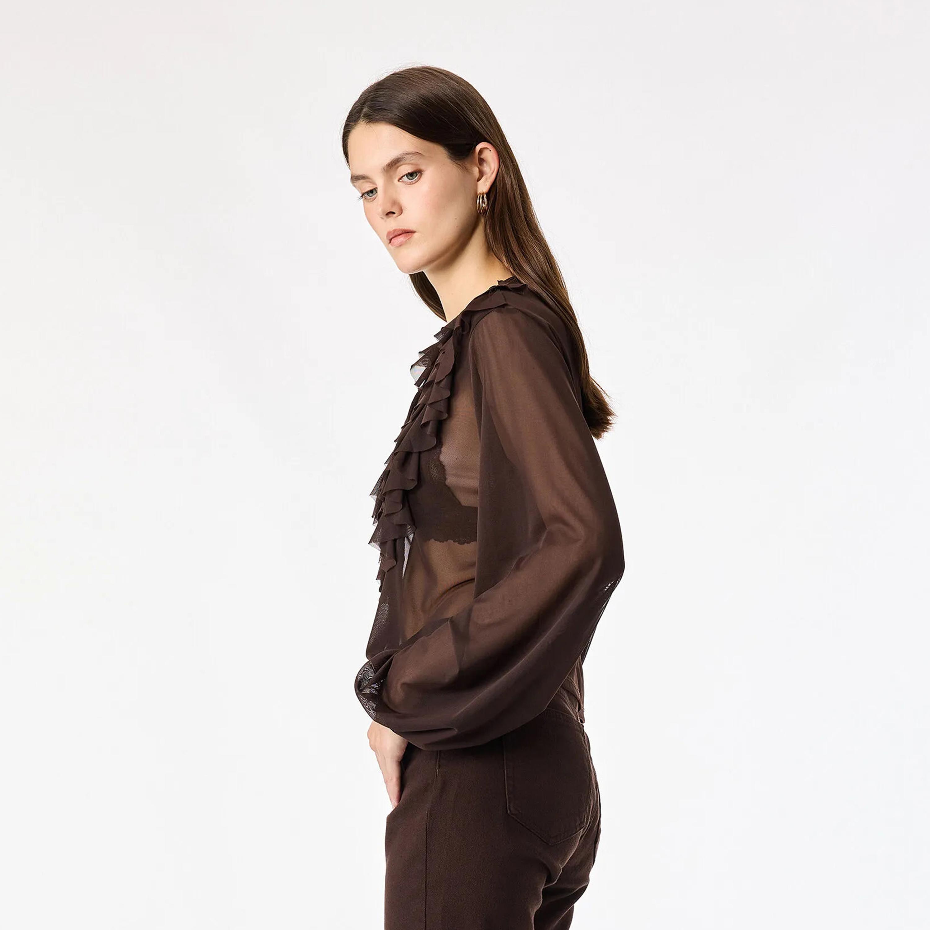 توب حريمي بني بكشكشة ورقبة برباط وأكمام بالون من كوتون-women-clothing-shirtsandblouses-blouses-image-3