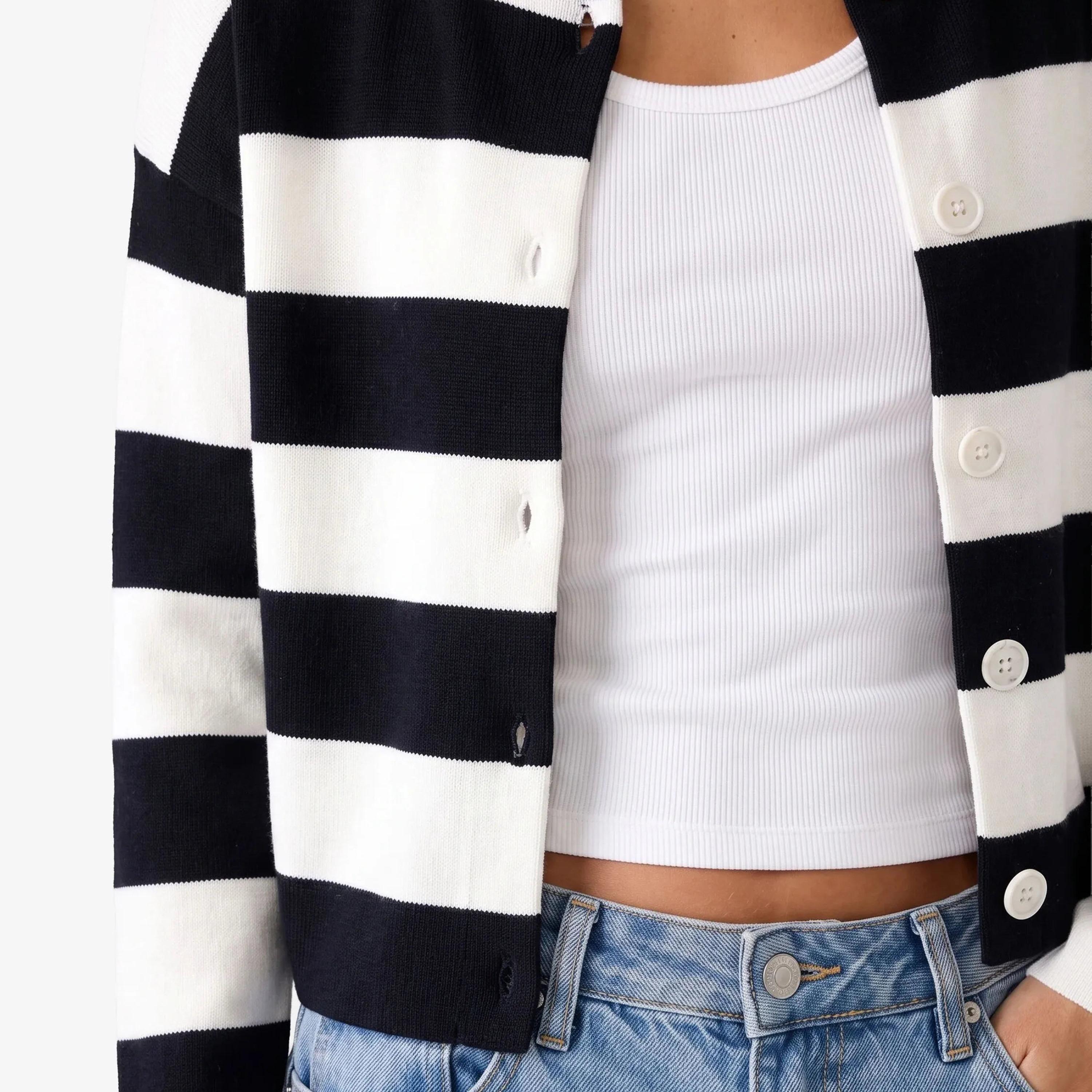كارديجان حريمي مخطط باللون الكحلي بأكمام منسدلة من كوتون-women-winterwear-cardigansandjumpers-cardigans-image-5