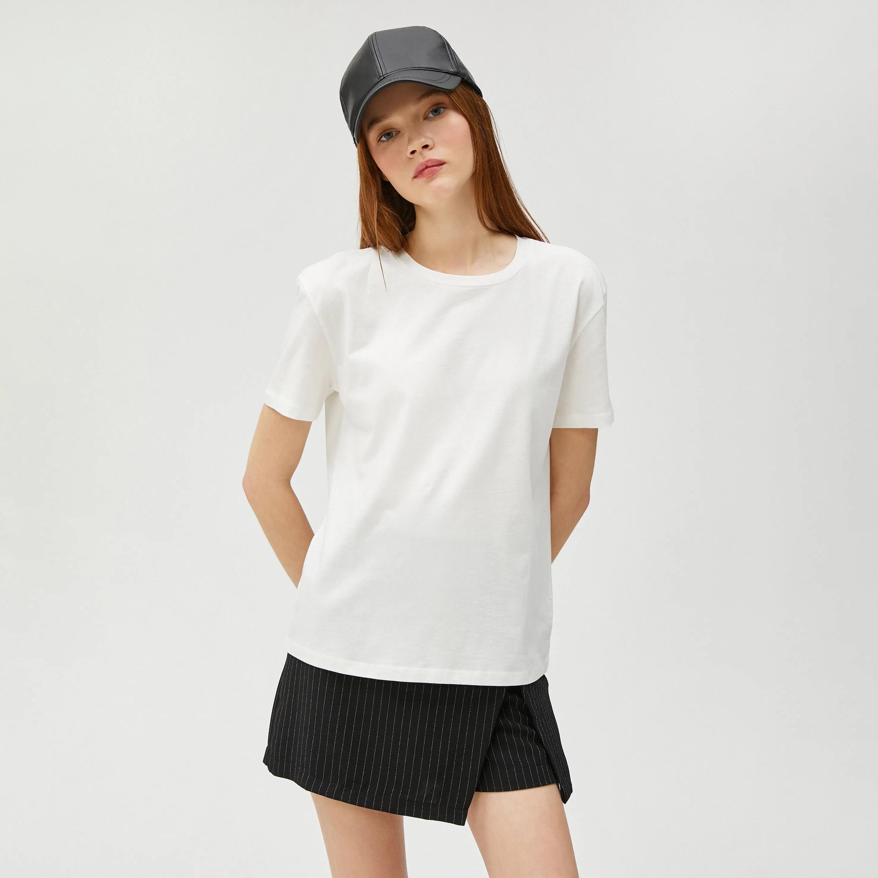 تيشيرت حريمي أبيض من كوتون-women-clothing-plussize-tshirts-image-1