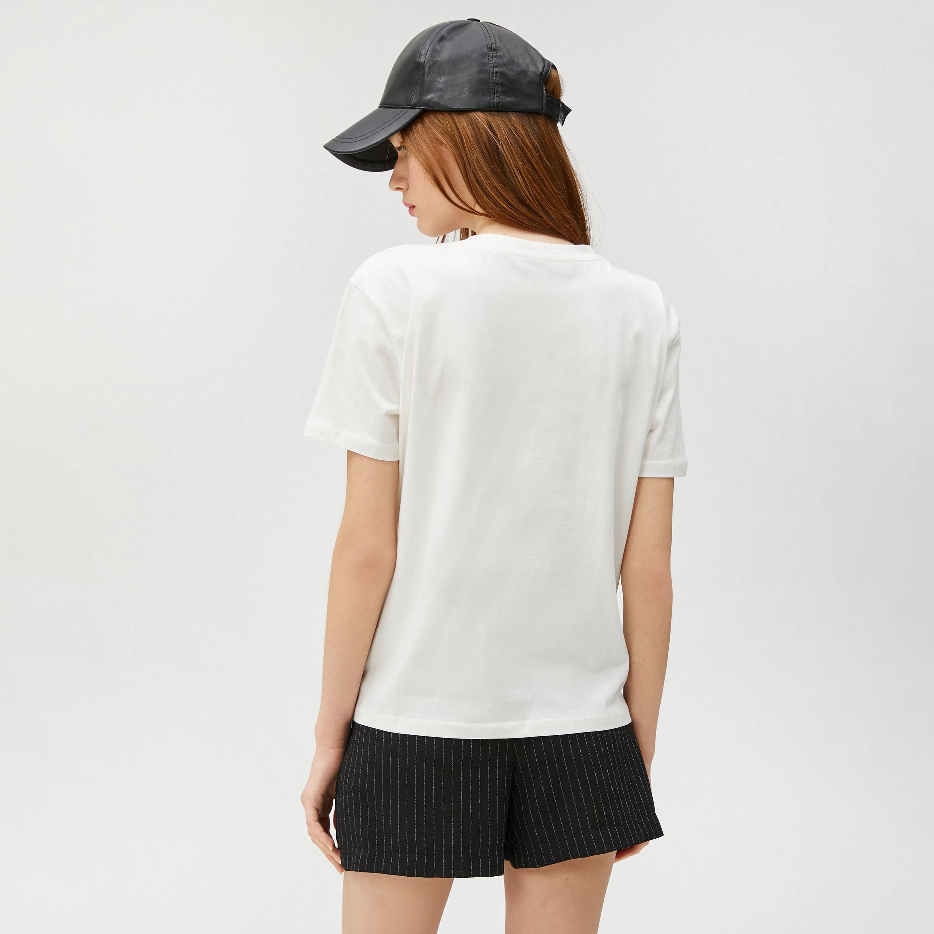 تيشيرت حريمي أبيض من كوتون-women-clothing-plussize-tshirts-image-3
