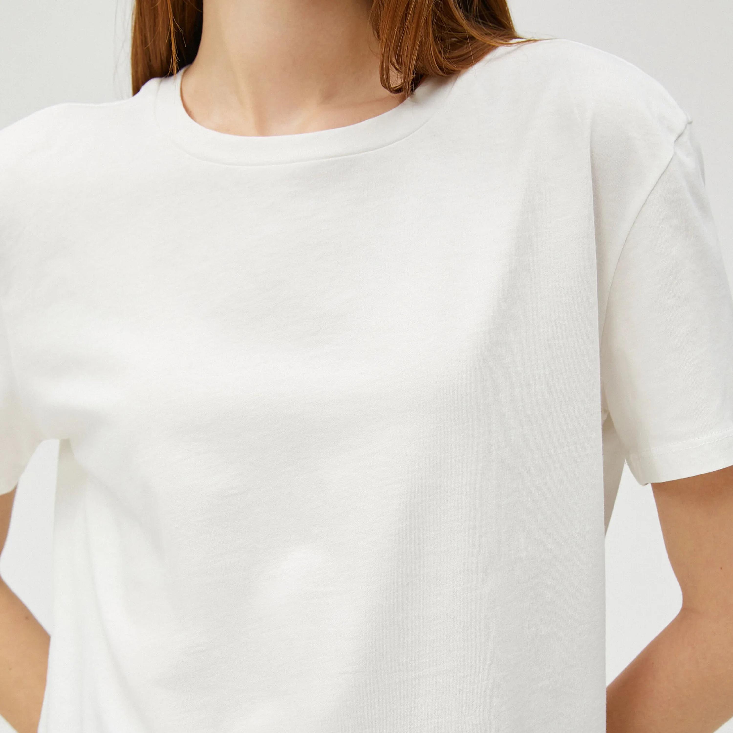 تيشيرت حريمي أبيض من كوتون-women-clothing-plussize-tshirts-image-4
