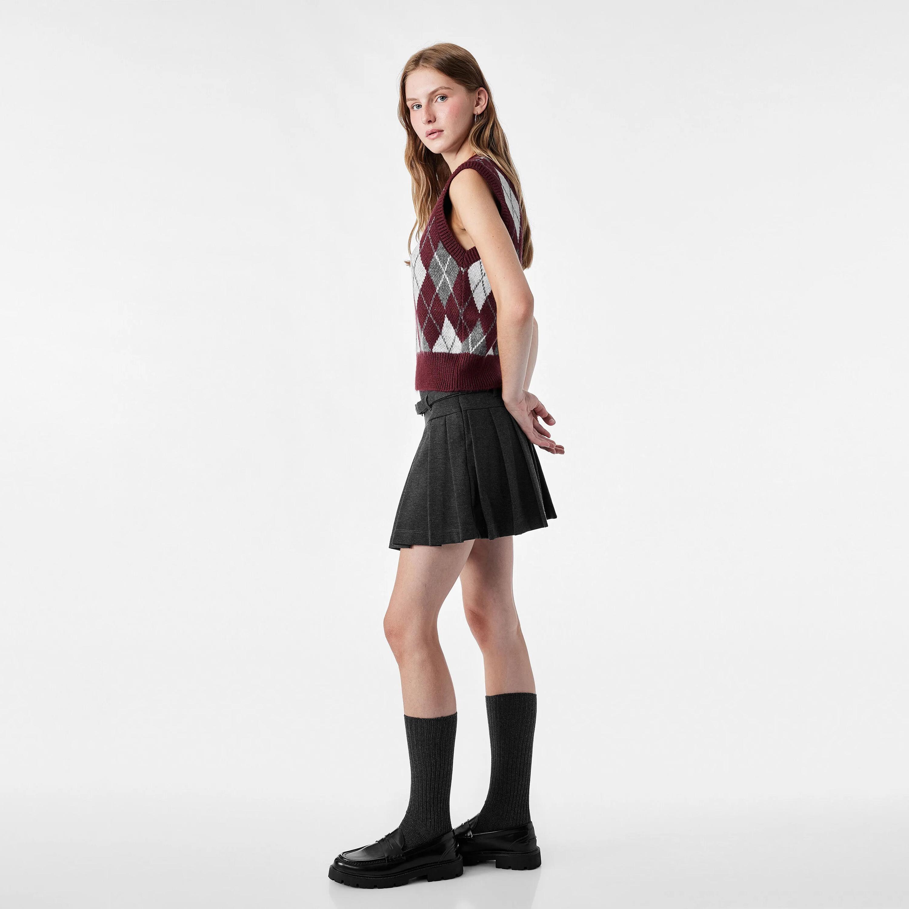 صديري تريكو حريمي بنقشة أرجايل باللون العنابي من كوتون-women-winterwear-cardigansandjumpers-jumpers-image-2