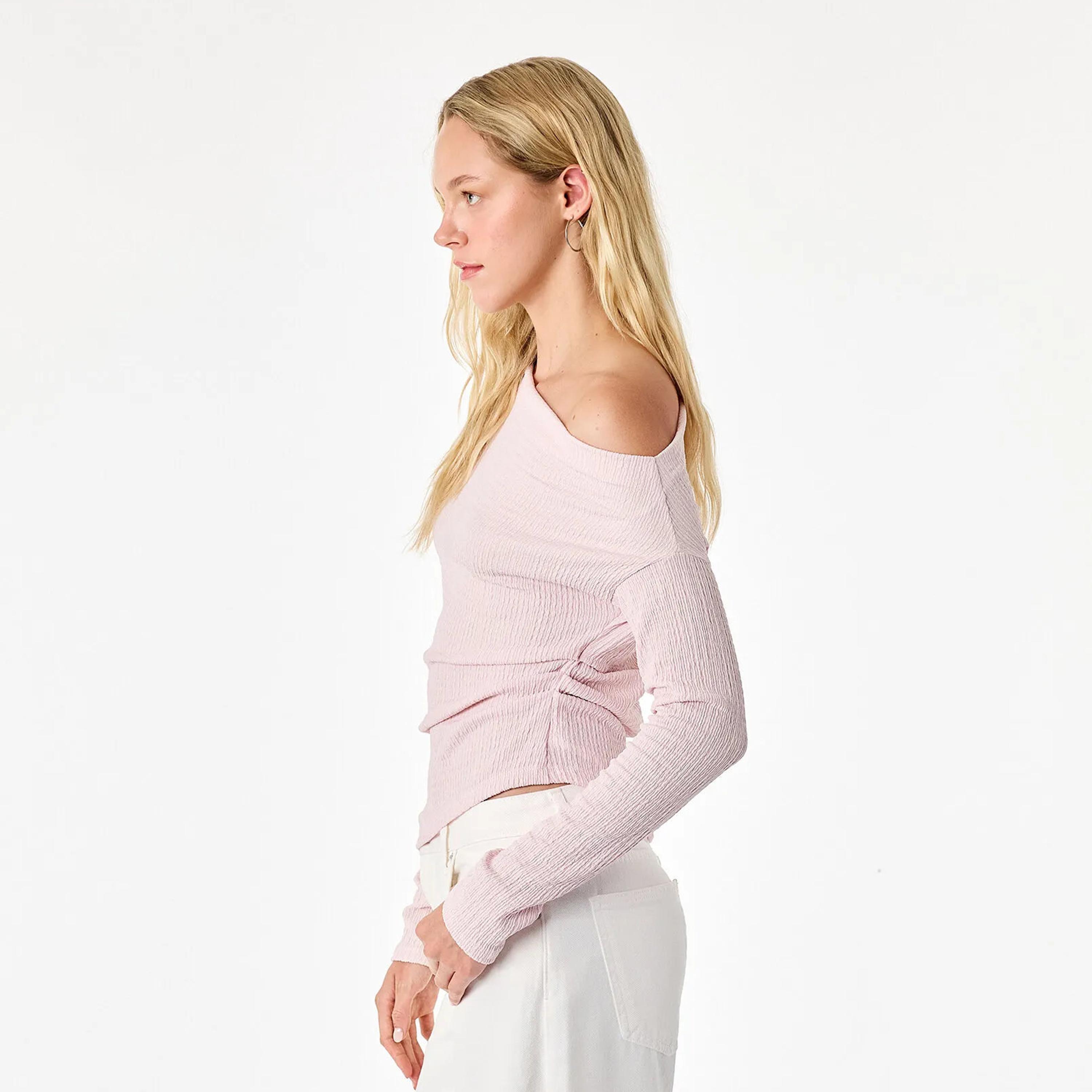 توب حريمي بملمس مجعد وفتحة رقبة غير متماثلة من كوتون-women-clothing-shirtsandblouses-blouses-image-14
