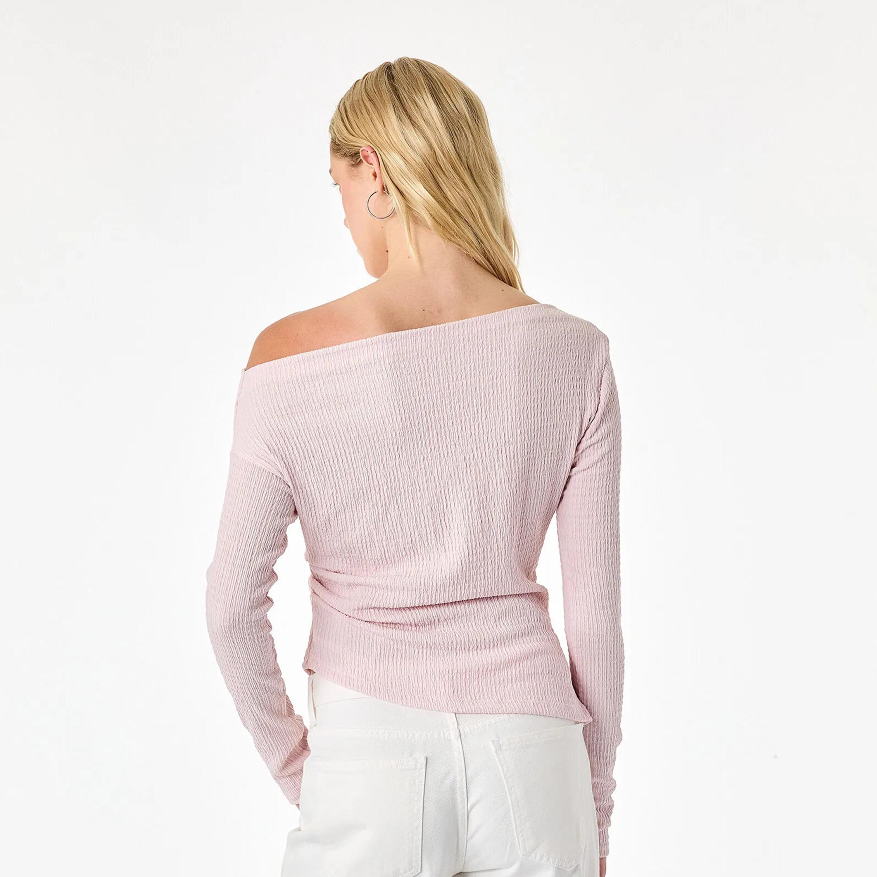 توب حريمي بملمس مجعد وفتحة رقبة غير متماثلة من كوتون-women-clothing-shirtsandblouses-blouses-image-15