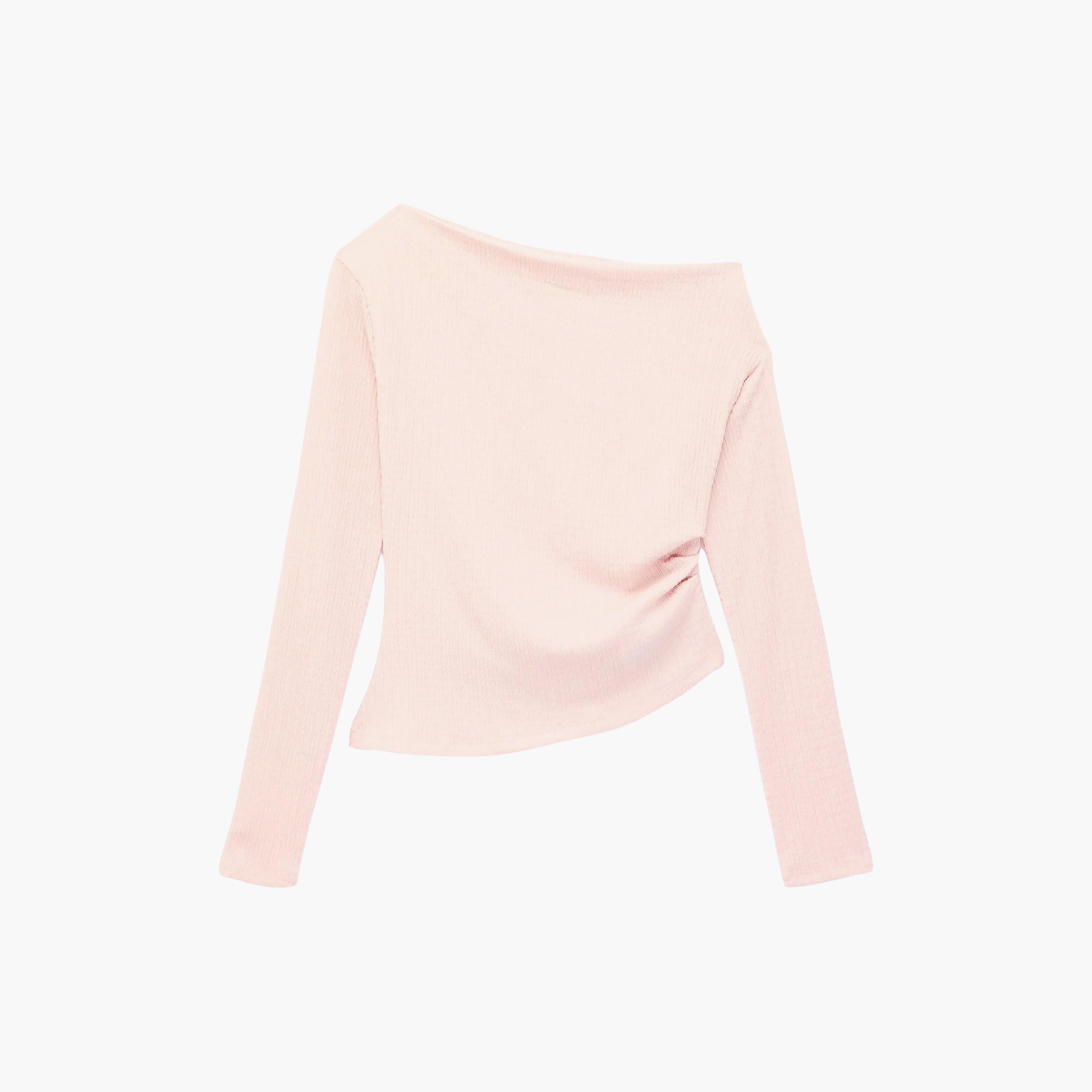 توب حريمي بملمس مجعد وفتحة رقبة غير متماثلة من كوتون-women-clothing-shirtsandblouses-blouses-image-17