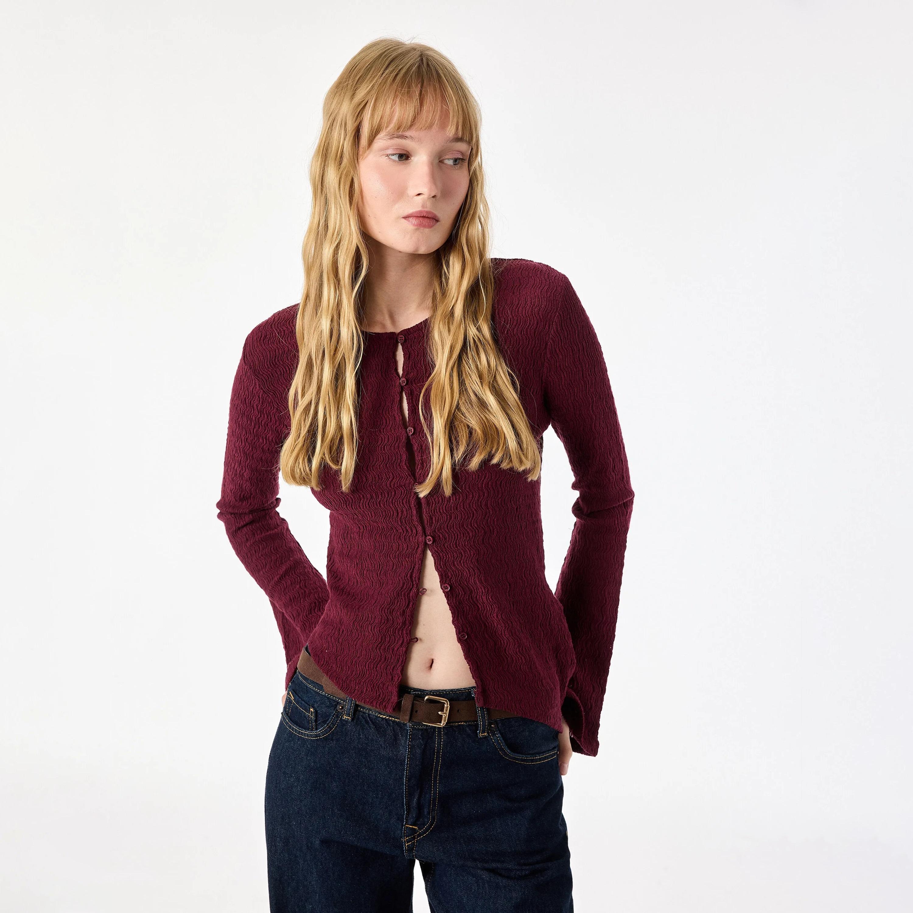 كارديجان توب حريمي بملمس مميز من قماش قطن من كوتون-women-clothing-shirtsandblouses-blouses-image-1