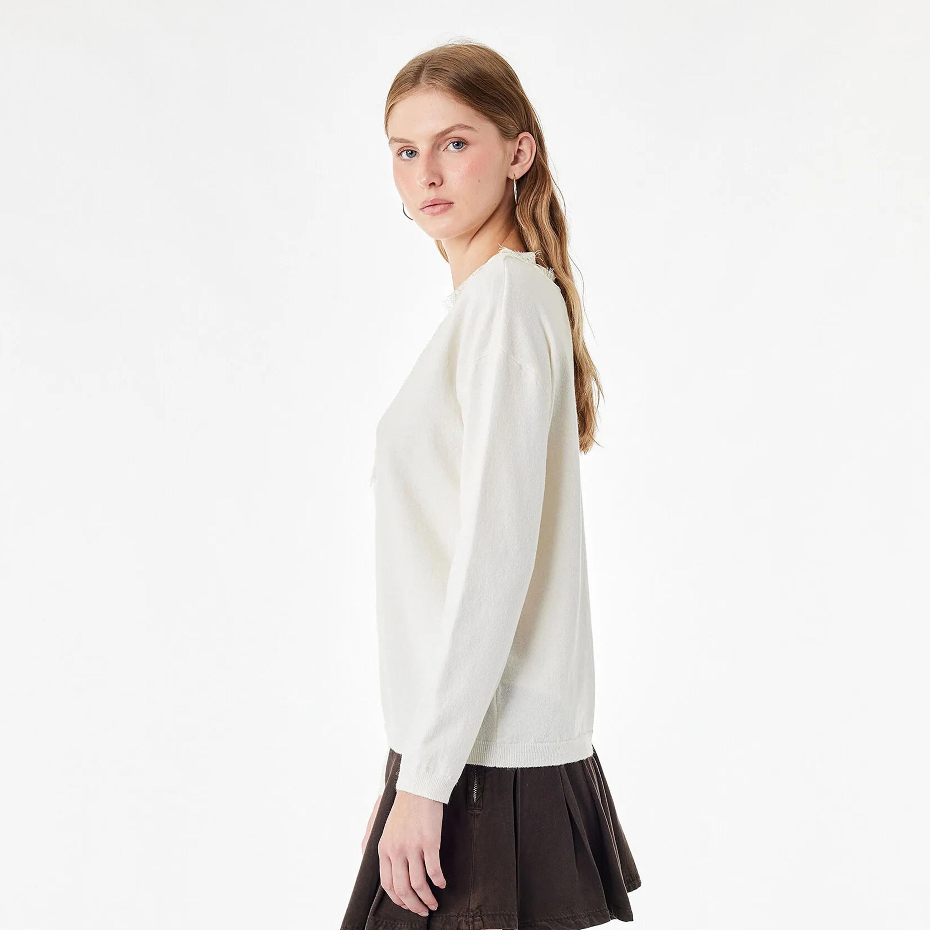 بلوفر حريمي بأكمام منسدلة وتفاصيل دانتيل من كوتون-women-winterwear-cardigansandjumpers-jumpers-image-10