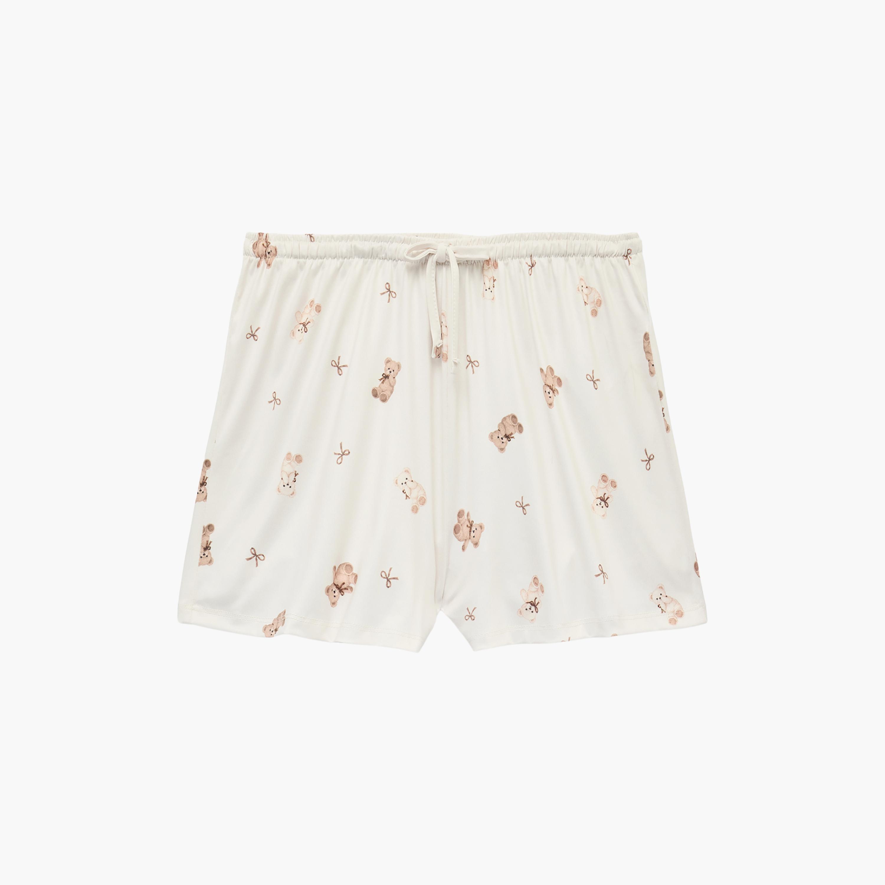شورت حريمي بخصر برباط وطبعة دبدوب (تيدي) باللون الأبيض من كوتون-women-clothing-shorts-image-6
