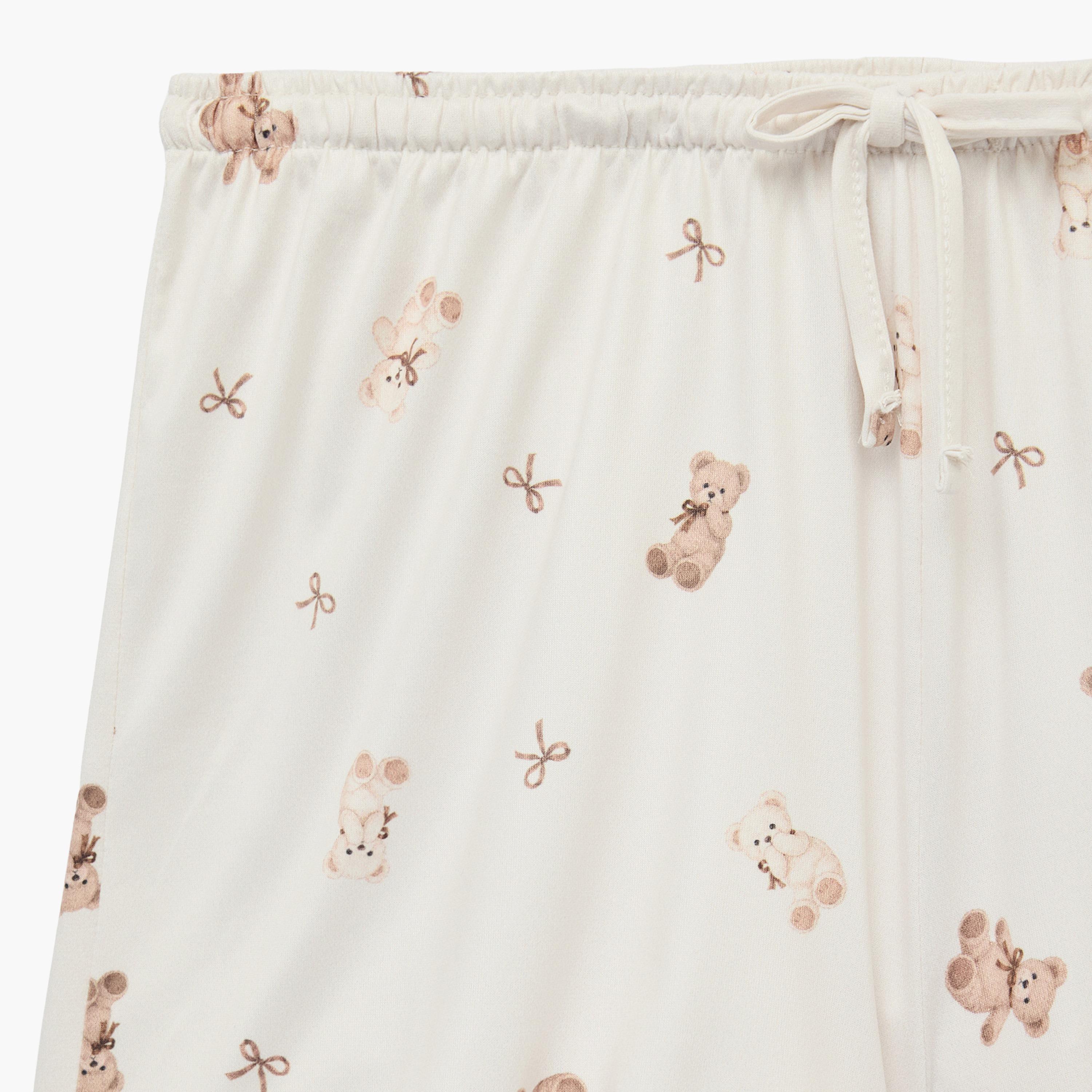 شورت حريمي بخصر برباط وطبعة دبدوب (تيدي) باللون الأبيض من كوتون-women-clothing-shorts-image-8