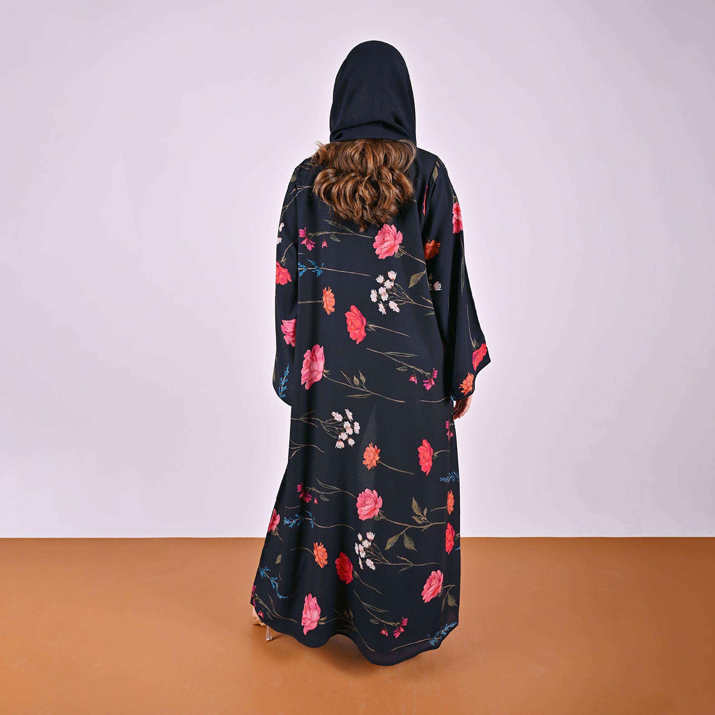 عباءة كتان كحلي بأكمام واسعة وطبعة زهور مع حجاب للنساء من حوراء-women-arabicclothing-abayas-image-5