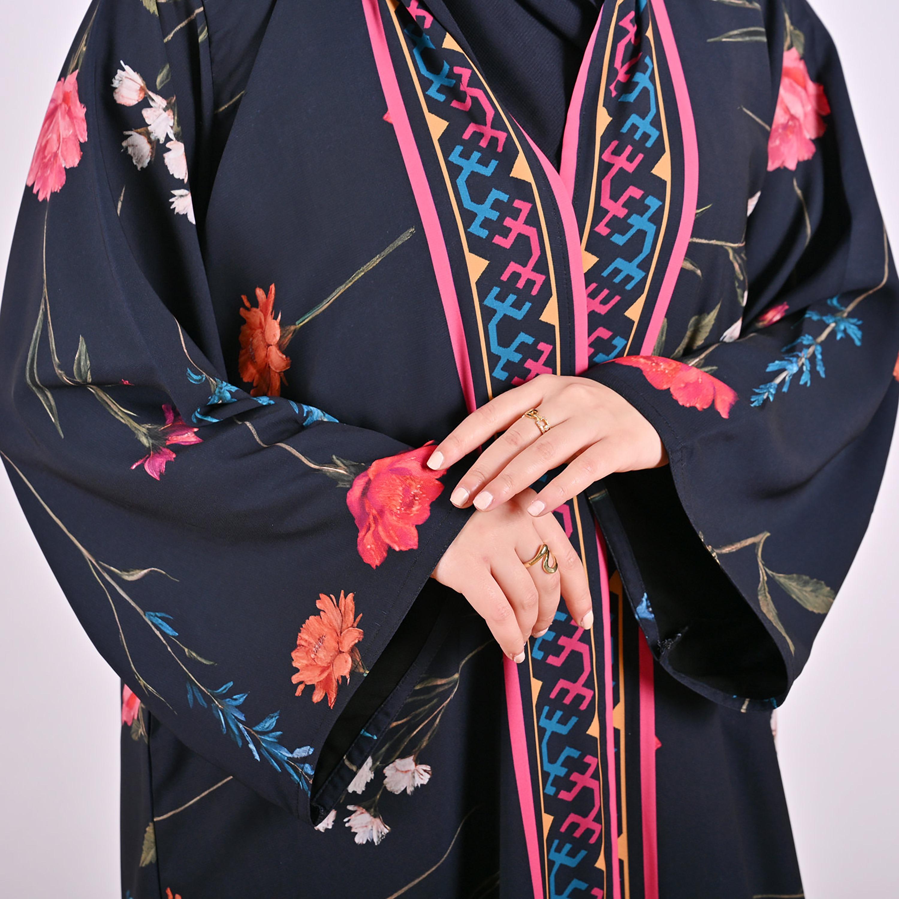 عباءة كتان كحلي بأكمام واسعة وطبعة زهور مع حجاب للنساء من حوراء-women-arabicclothing-abayas-image-6