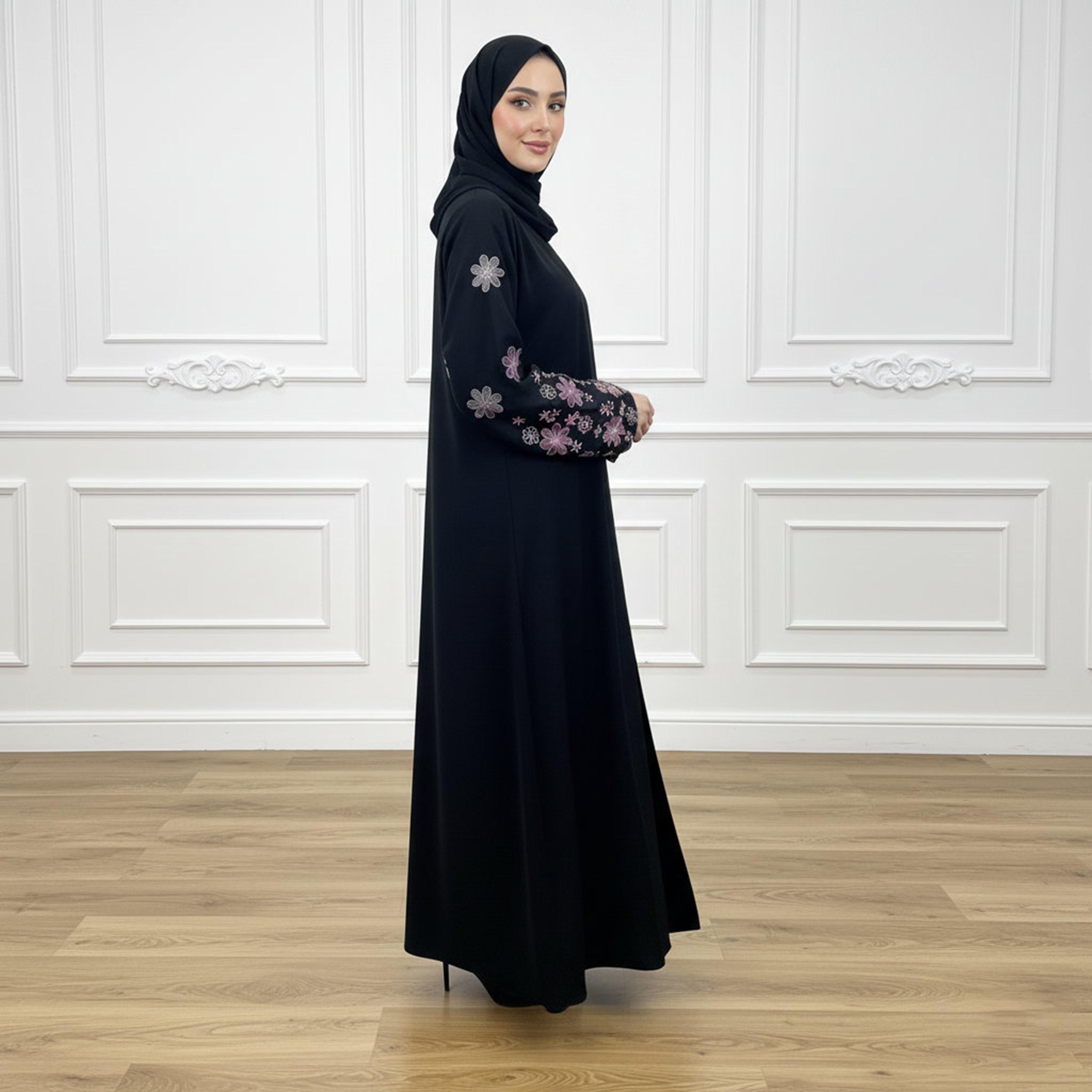 عباءة نسائية "نيدا" سوداء بأكمام مطرزة "فلورال" مع حجاب من نخبة-women-arabicclothing-abayas-image-3