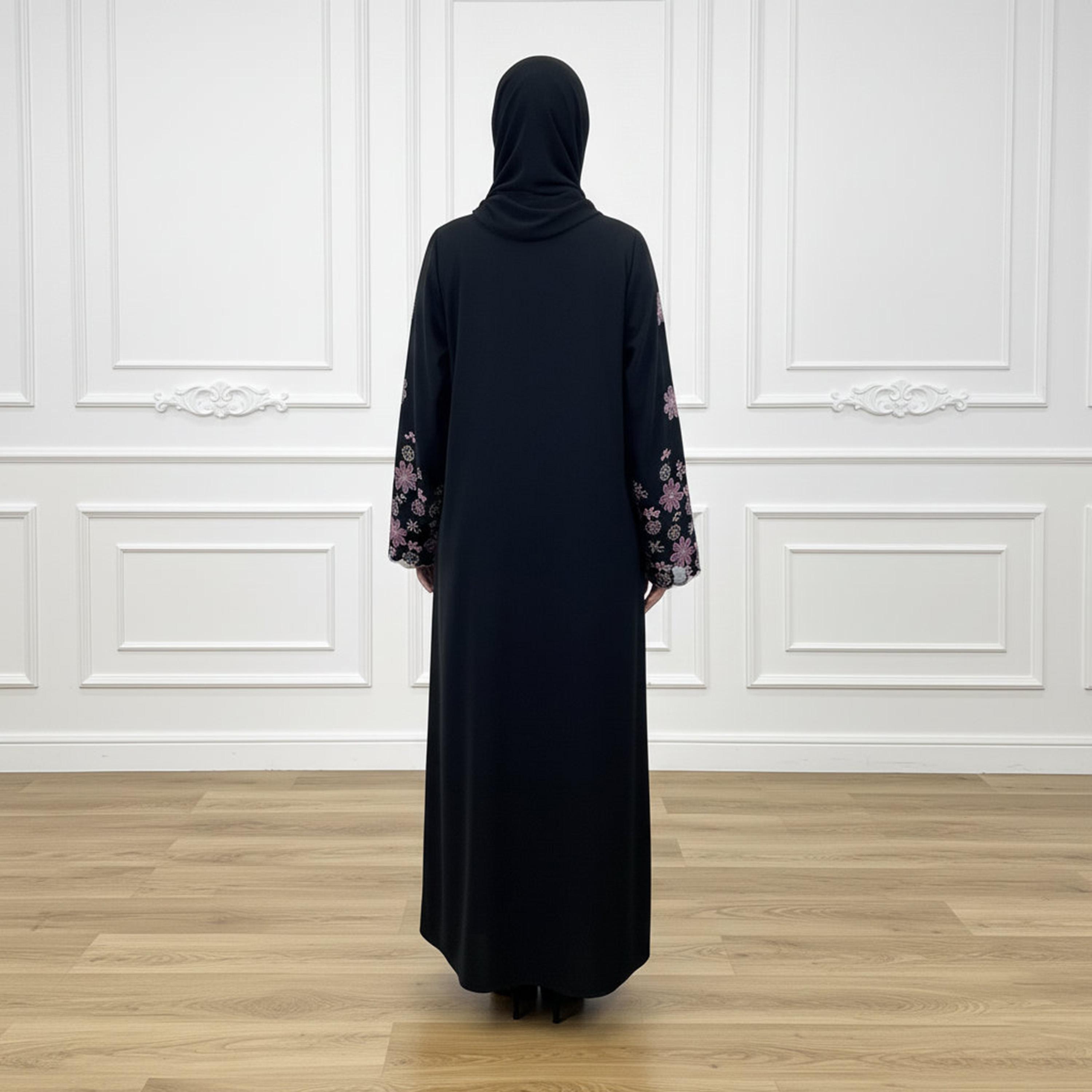 عباءة نسائية "نيدا" سوداء بأكمام مطرزة "فلورال" مع حجاب من نخبة-women-arabicclothing-abayas-image-4