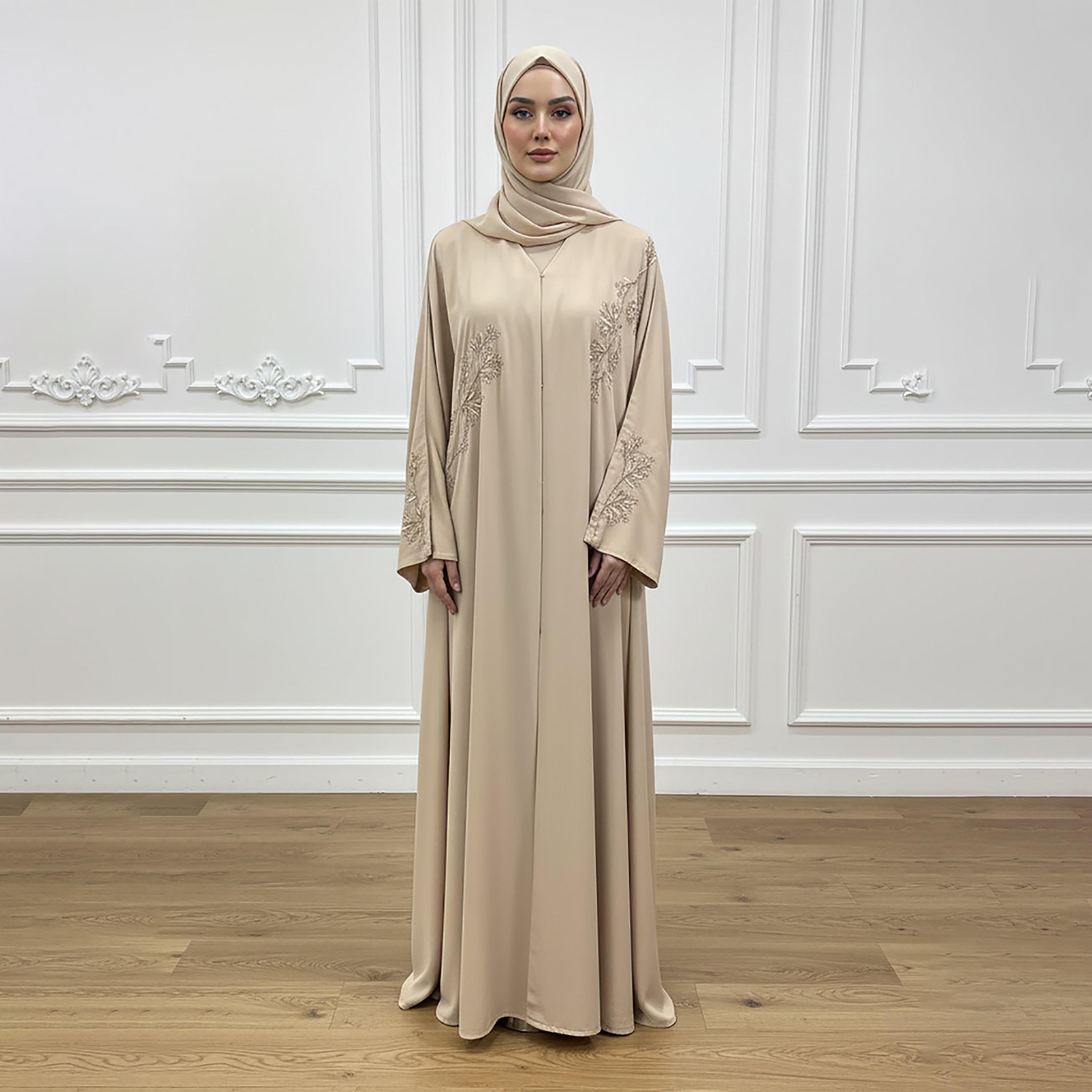 عباءة نسائية "نيدا" بيج بأكمام "فليرد" واسعة ومطرزة مع حجاب من نخبة-women-arabicclothing-abayas-image-1