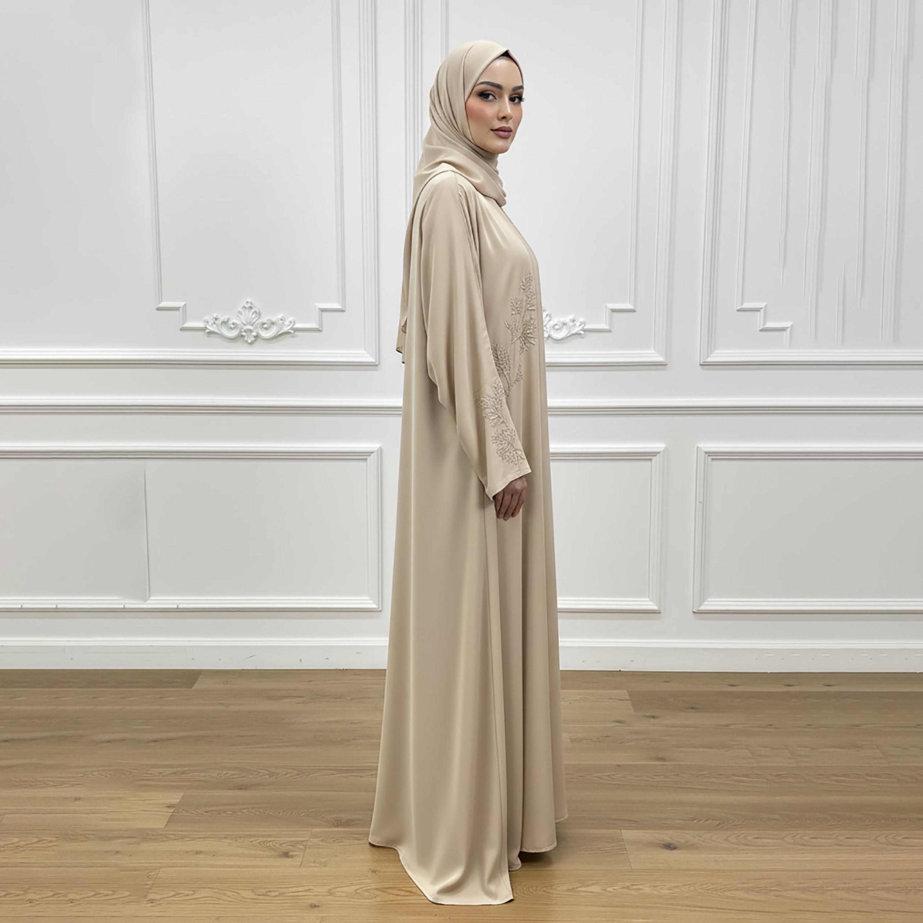 عباءة نسائية "نيدا" بيج بأكمام "فليرد" واسعة ومطرزة مع حجاب من نخبة-women-arabicclothing-abayas-image-3