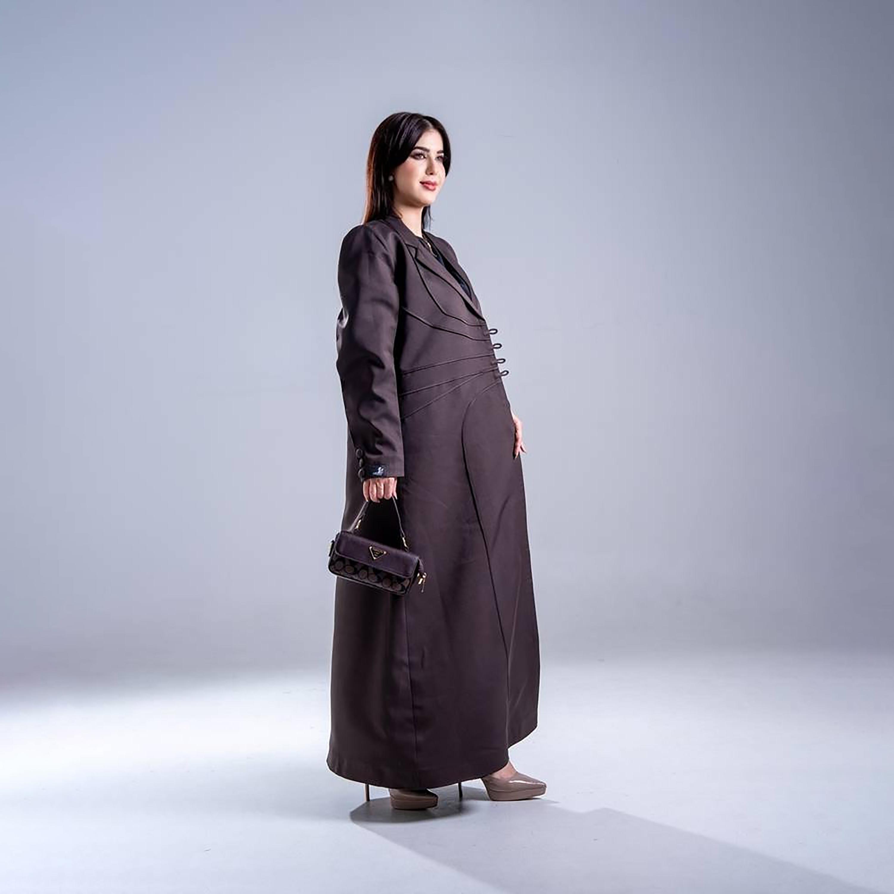 عباية كريب نسائية بقصة نصف كلوش وتصميم بلازر بياقة وأكمام مفصلة من إليجانت حجاب-women-arabicclothing-abayas-image-3