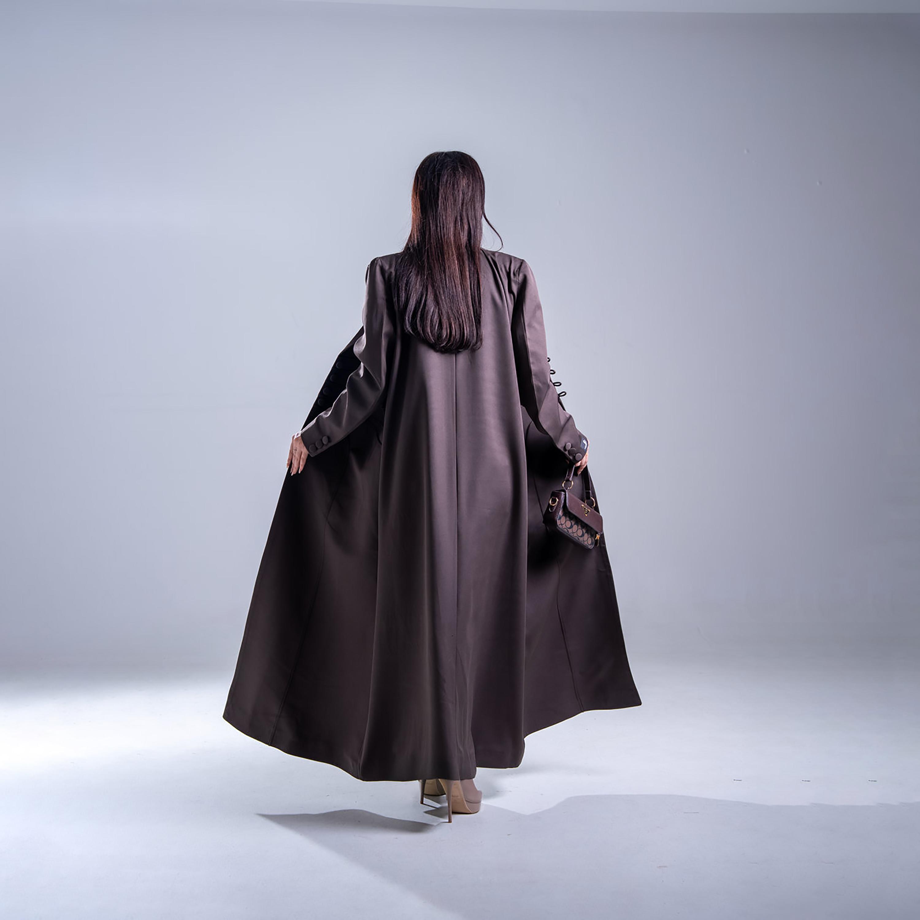 عباية كريب نسائية بقصة نصف كلوش وتصميم بلازر بياقة وأكمام مفصلة من إليجانت حجاب-women-arabicclothing-abayas-image-4