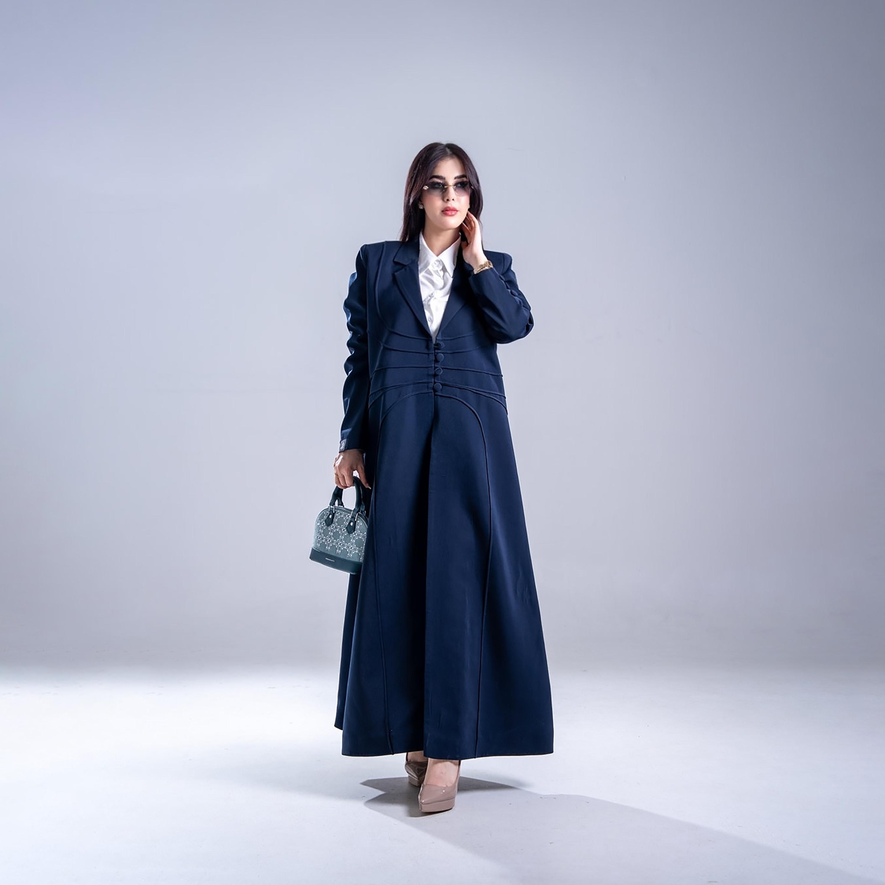 عباية كريب نسائية بقصة نصف كلوش وتصميم بلازر بياقة وأكمام مفصلة من إليجانت حجاب-women-arabicclothing-abayas-image-1