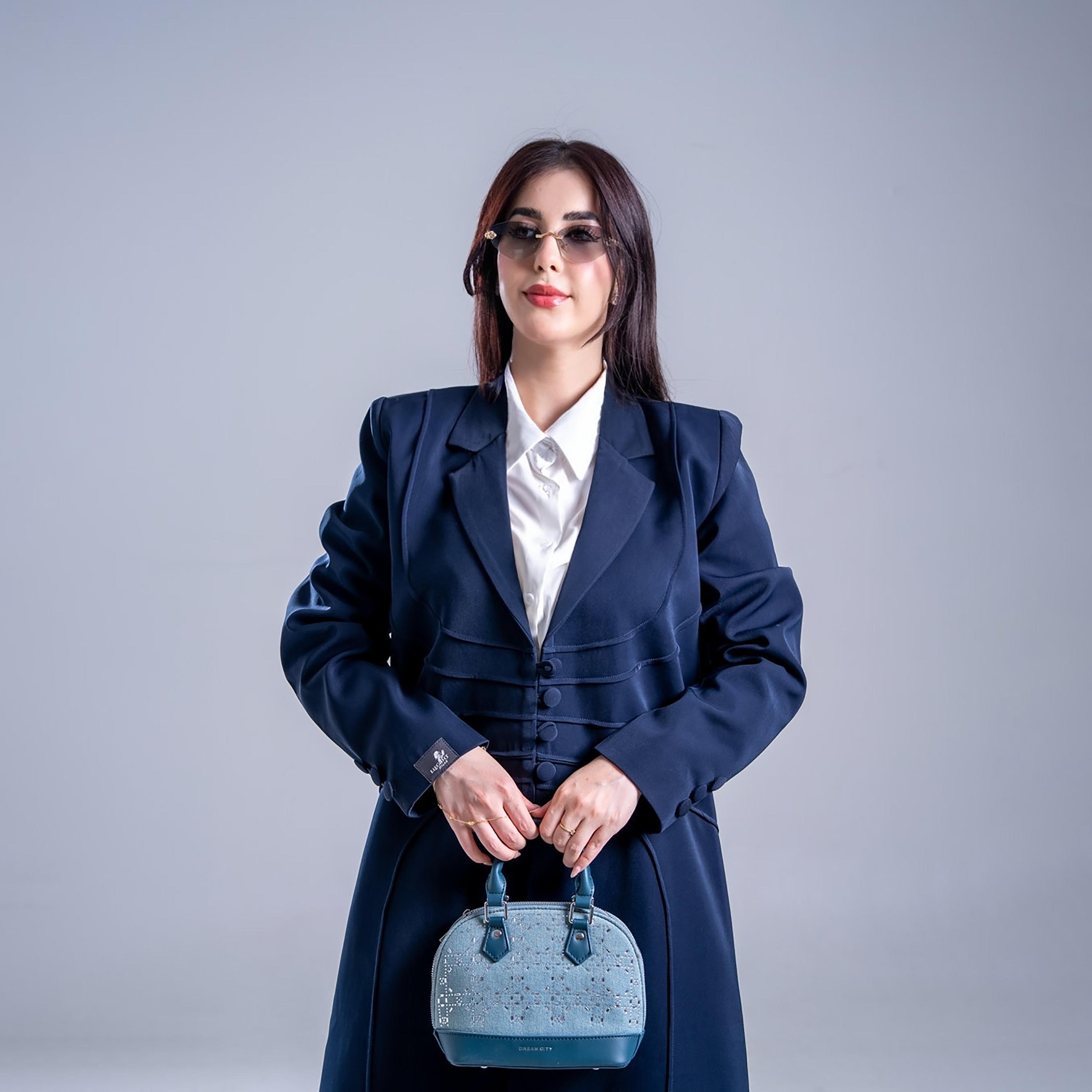 عباية كريب نسائية بقصة نصف كلوش وتصميم بلازر بياقة وأكمام مفصلة من إليجانت حجاب-women-arabicclothing-abayas-image-2