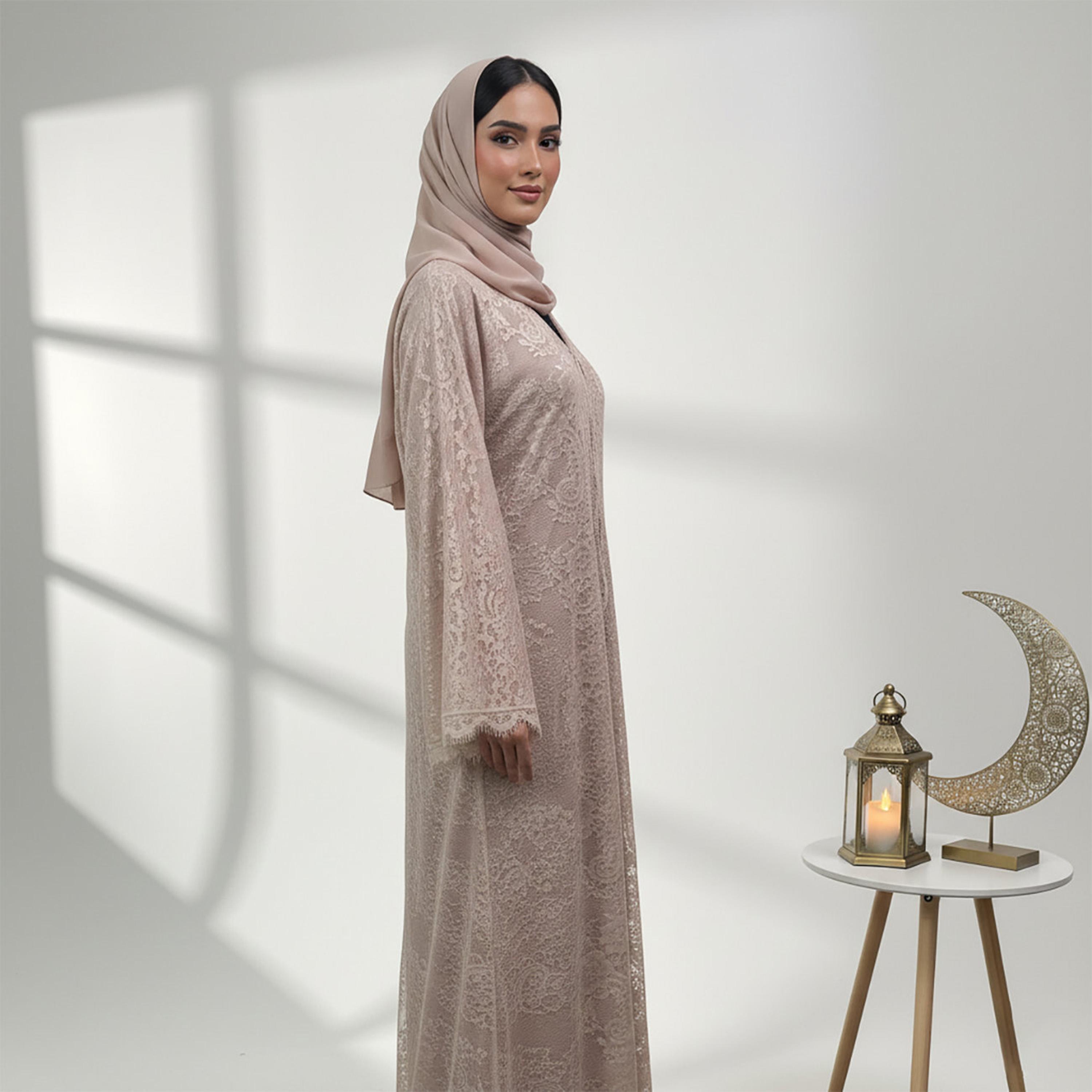 عباءة سهرة نسائية ساتان ودانتيل بيج بأكمام "فليرد" واسعة وتصميم دانتيل كامل مع حجاب من نخبة-women-arabicclothing-abayas-image-3