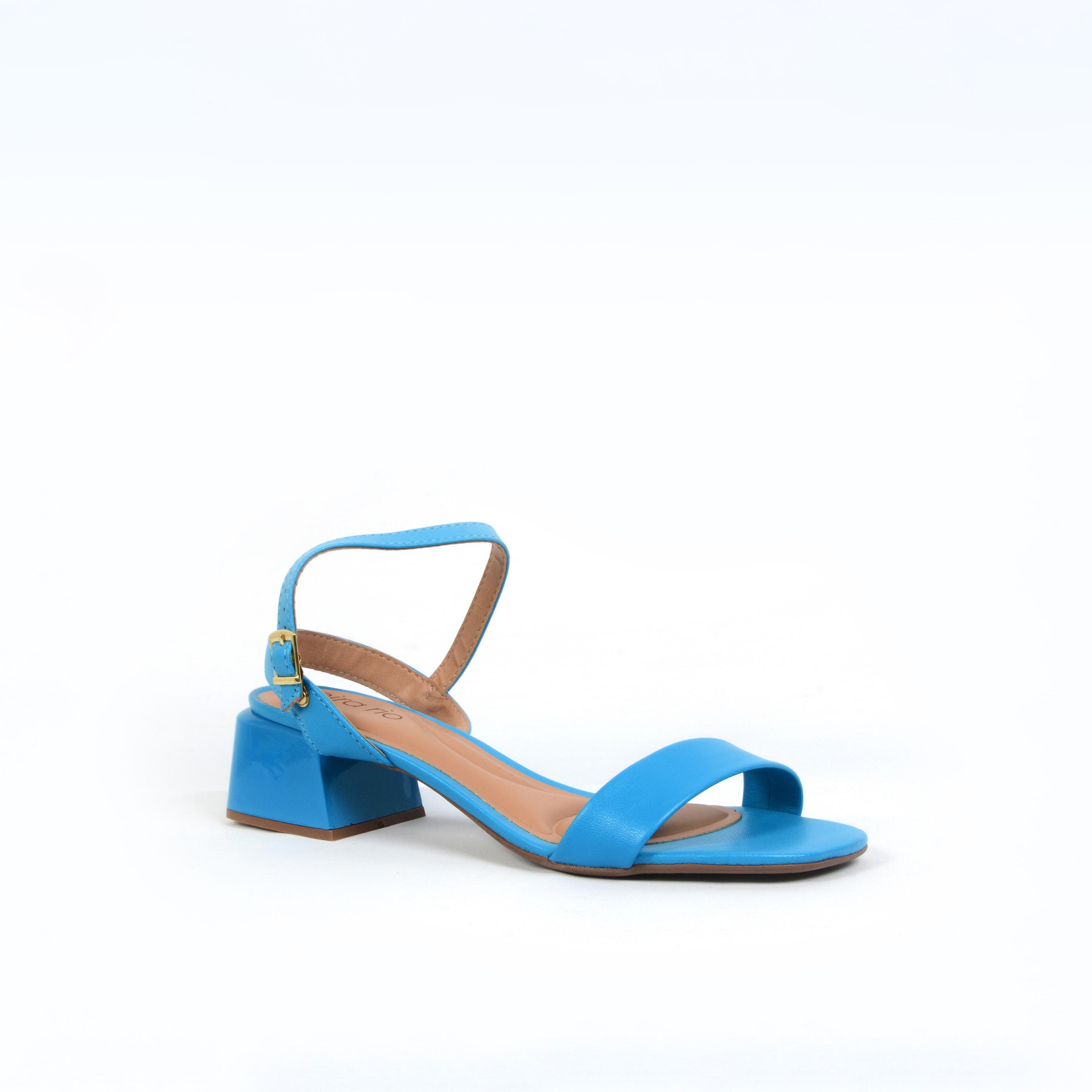 بييرا ريو - حذاء شينيل للنساء كعب عريض مزين بإبزيم | 8423-203-9569-90626-women-shoes-heels-image-1
