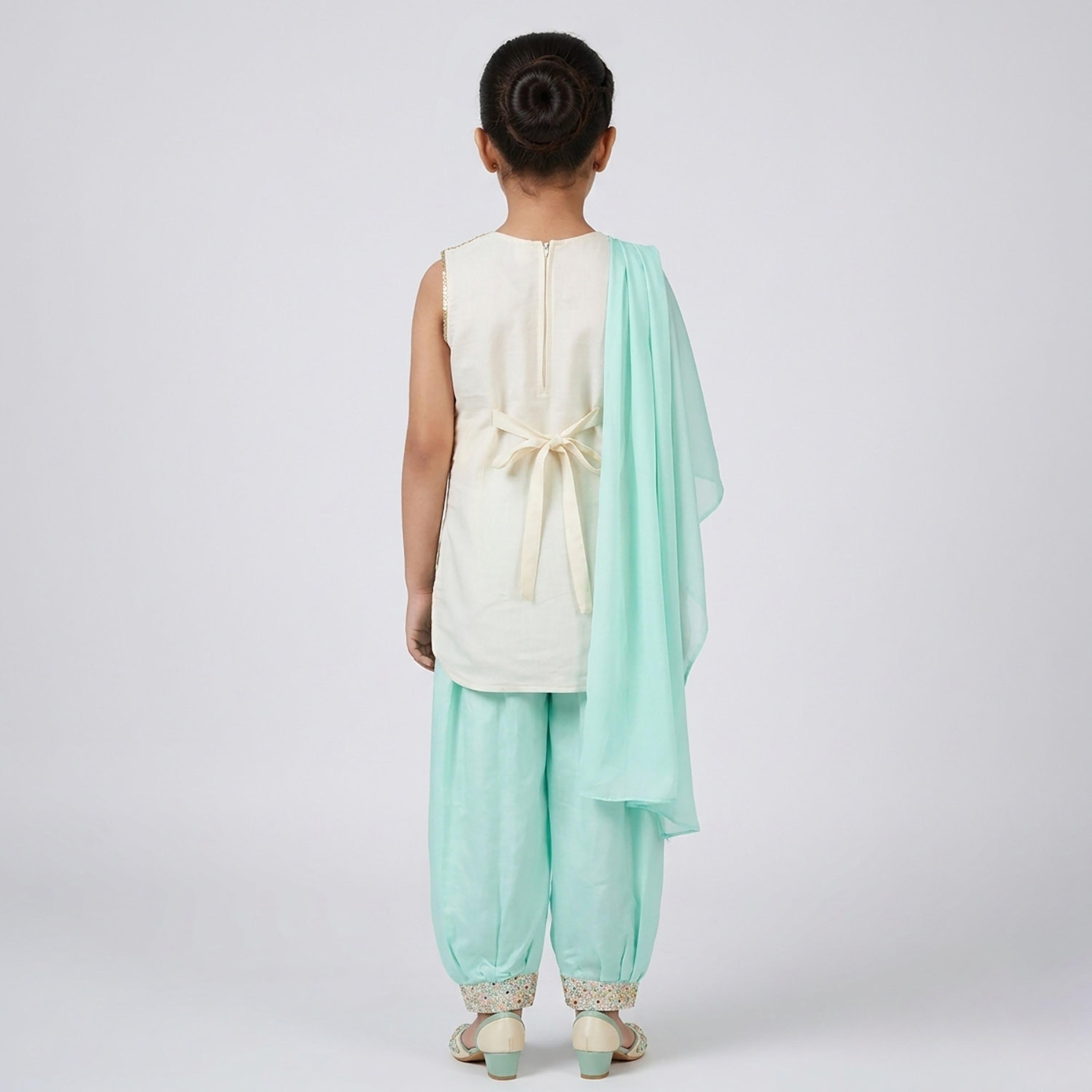 طقم تراثي بدون أكمام كورتة وسروال سالوار مزين مع دوباتا وحقيبة صغيرة من بيبيكلو-girls-clothing-setsandcoords-image-4
