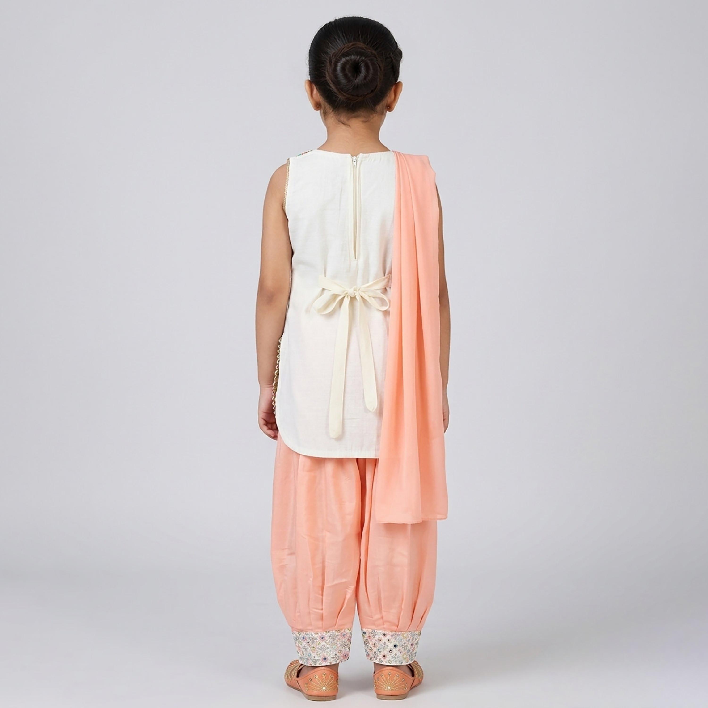 طقم تراثي بدون أكمام كورتة وسروال سالوار مزين مع دوباتا وحقيبة صغيرة من بيبيكلو-girls-clothing-setsandcoords-image-4