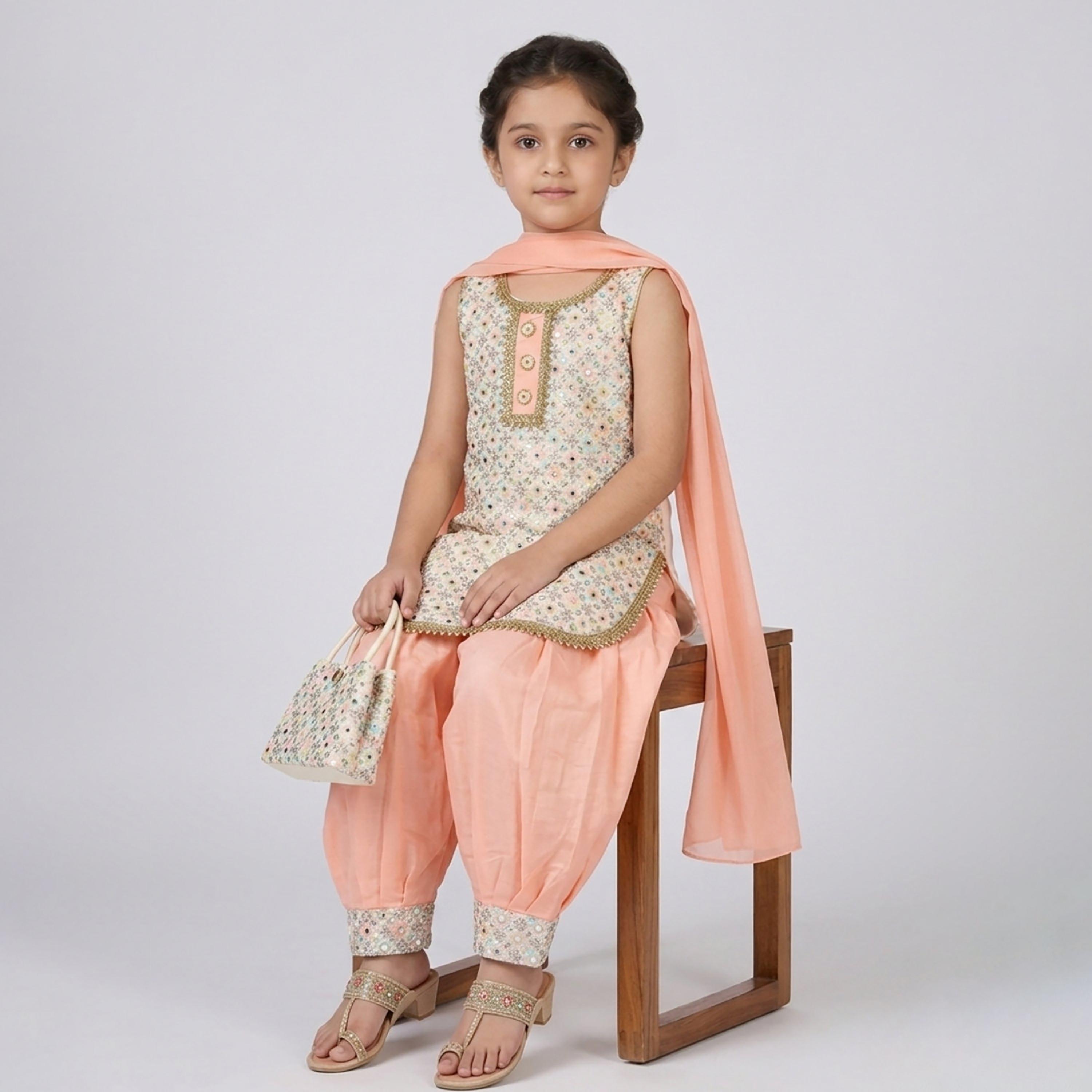 طقم تراثي بدون أكمام كورتة وسروال سالوار مزين مع دوباتا وحقيبة صغيرة من بيبيكلو-girls-clothing-setsandcoords-image-5