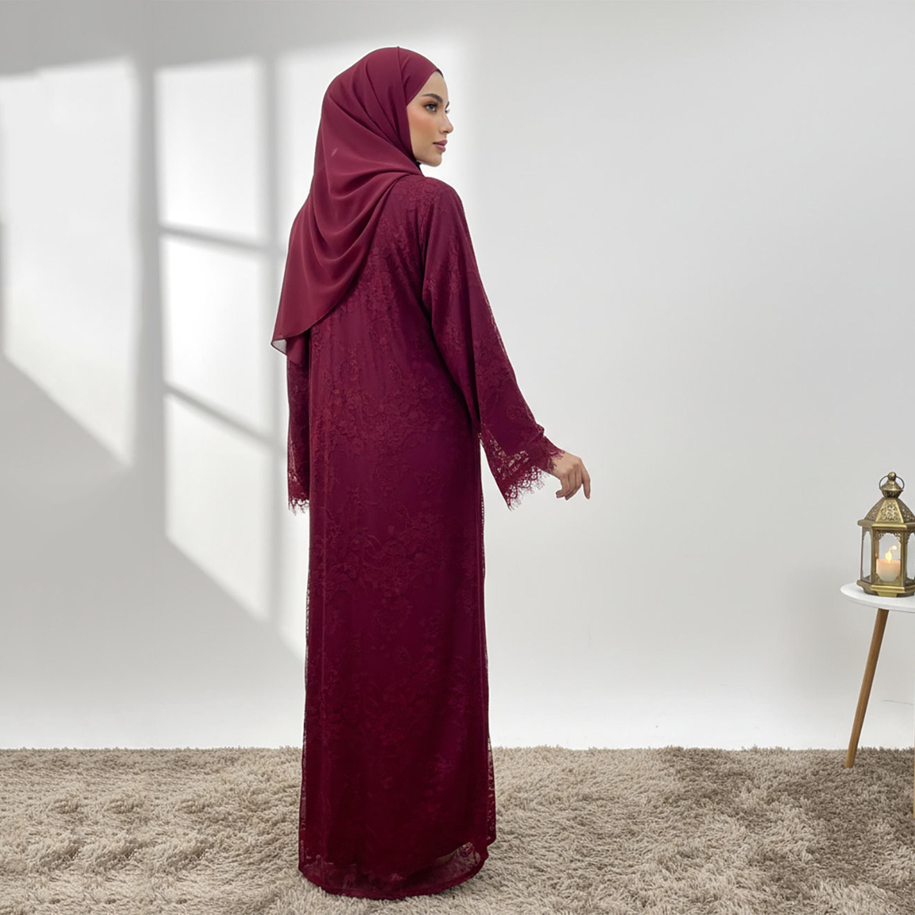 عباءة سهرة نسائية "نيدا" بلون بورجوندي بأكمام "فليرد" واسعة وتصميم دانتيل كامل مع حجاب من نخبة-women-arabicclothing-abayas-image-4