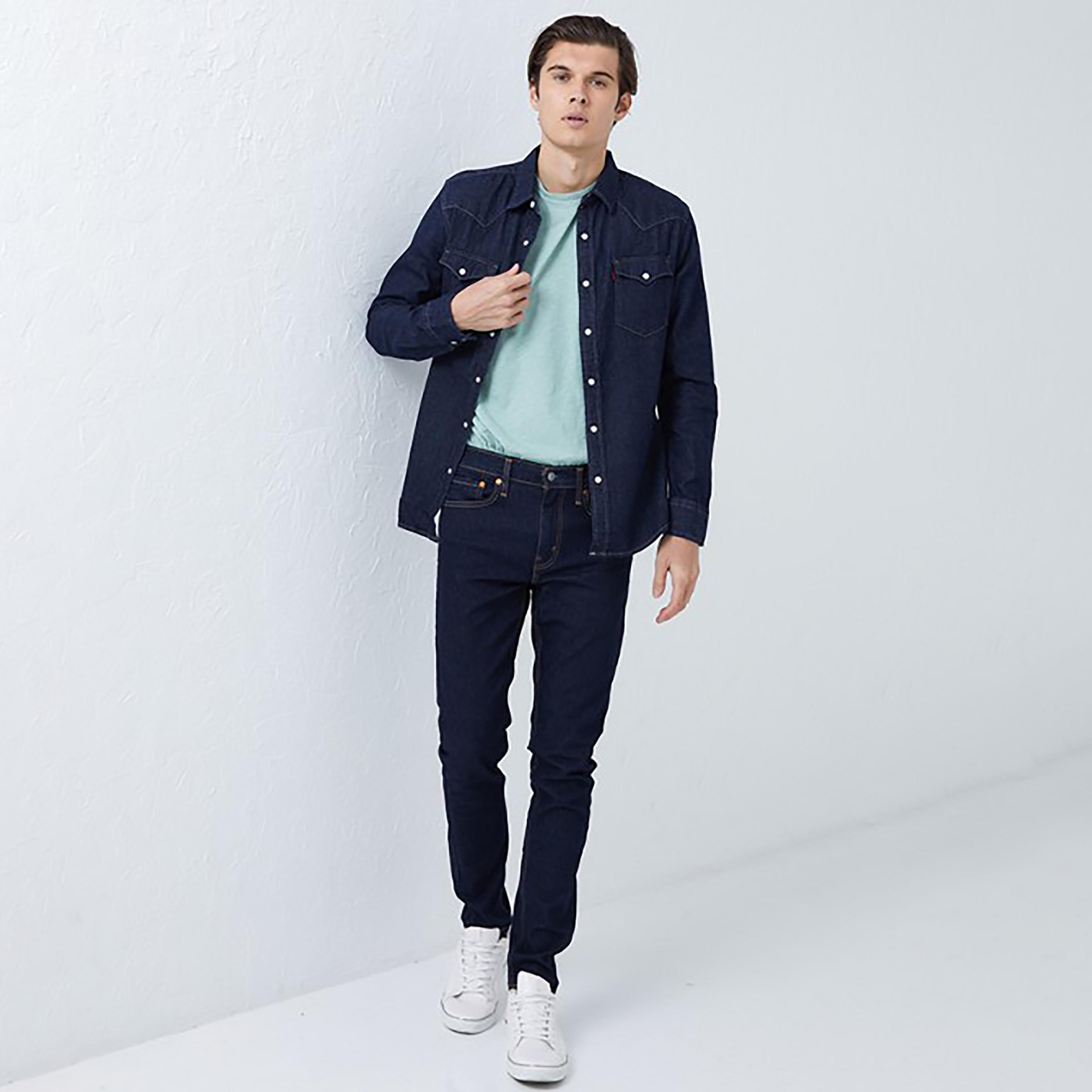 قميص كاجوال دينم بأكمام طويلة ذو ياقة سادة من ليفايز-men-clothing-shirts-image-2