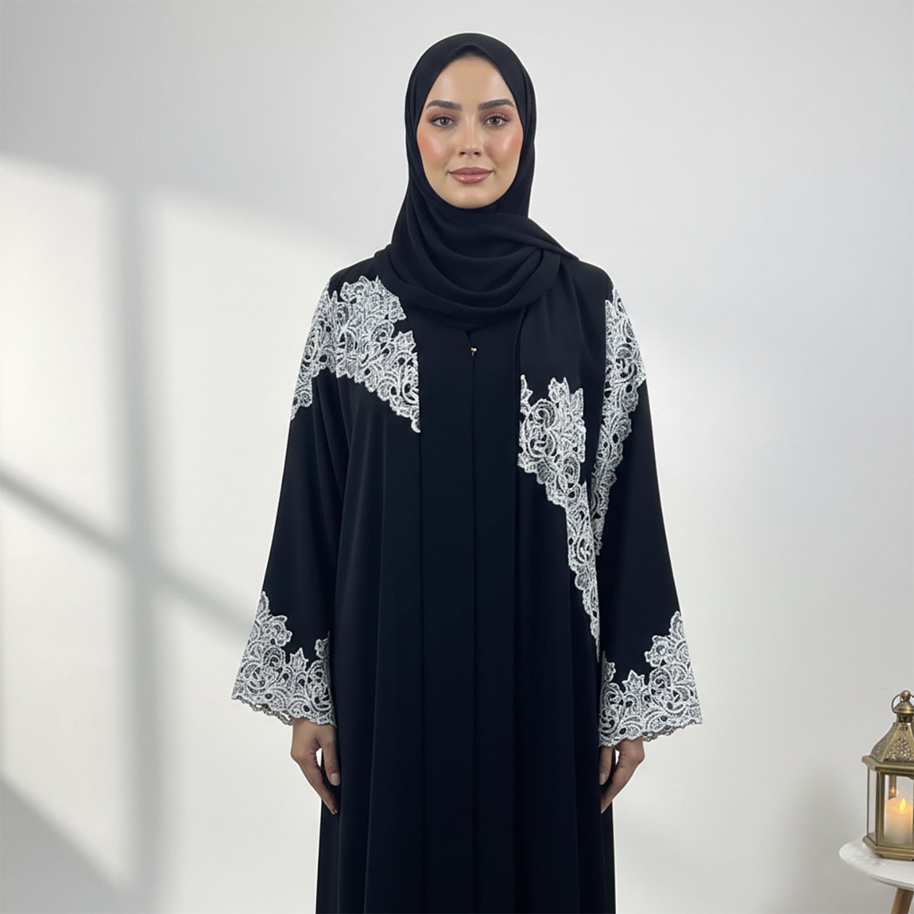 عباءة سهرة نسائية "نيدا" بأكمام واسعة وتفاصيل دانتيل متباين مع حجاب من نخبة-women-arabicclothing-abayas-image-2