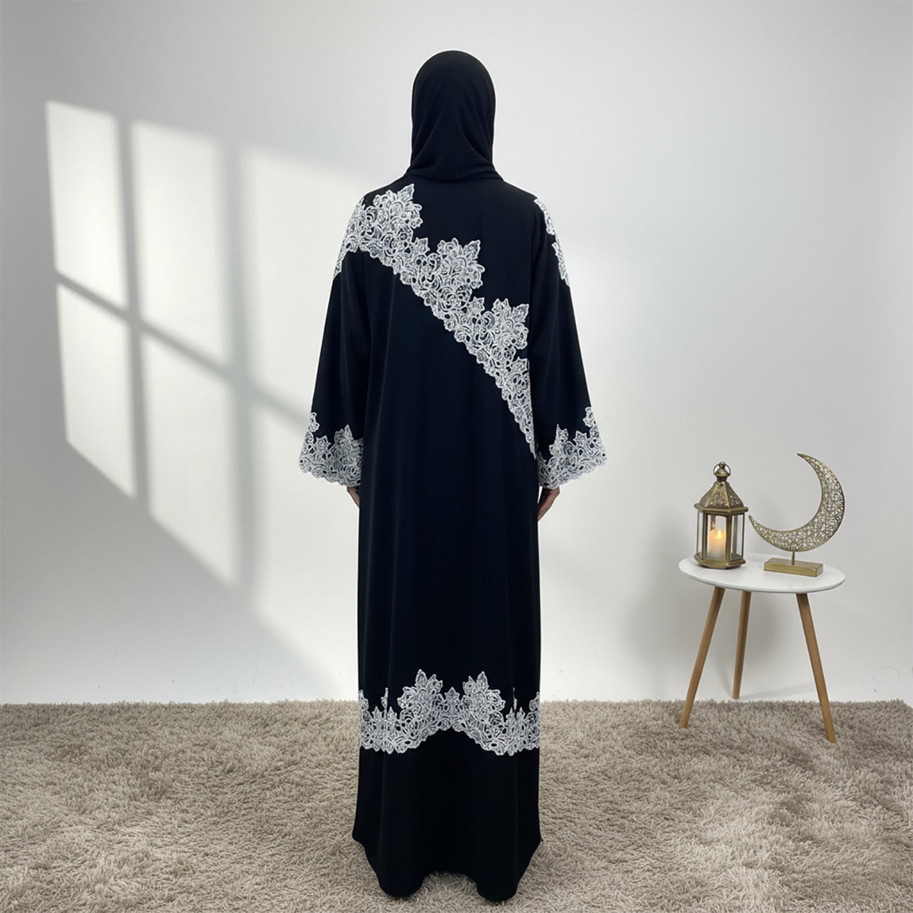 عباءة سهرة نسائية "نيدا" بأكمام واسعة وتفاصيل دانتيل متباين مع حجاب من نخبة-women-arabicclothing-abayas-image-4